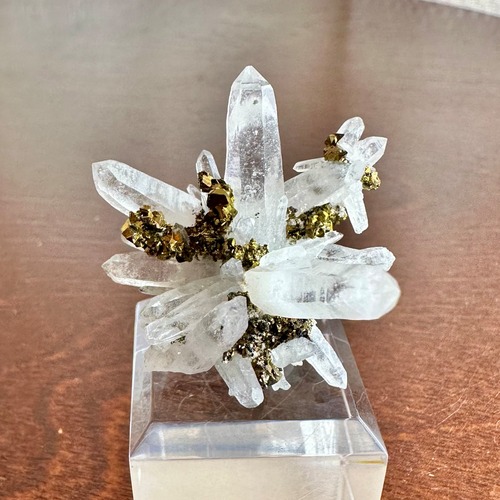 クォーツ / キャルコパイライト【Quartz with Chalcopyrite】ペルー産