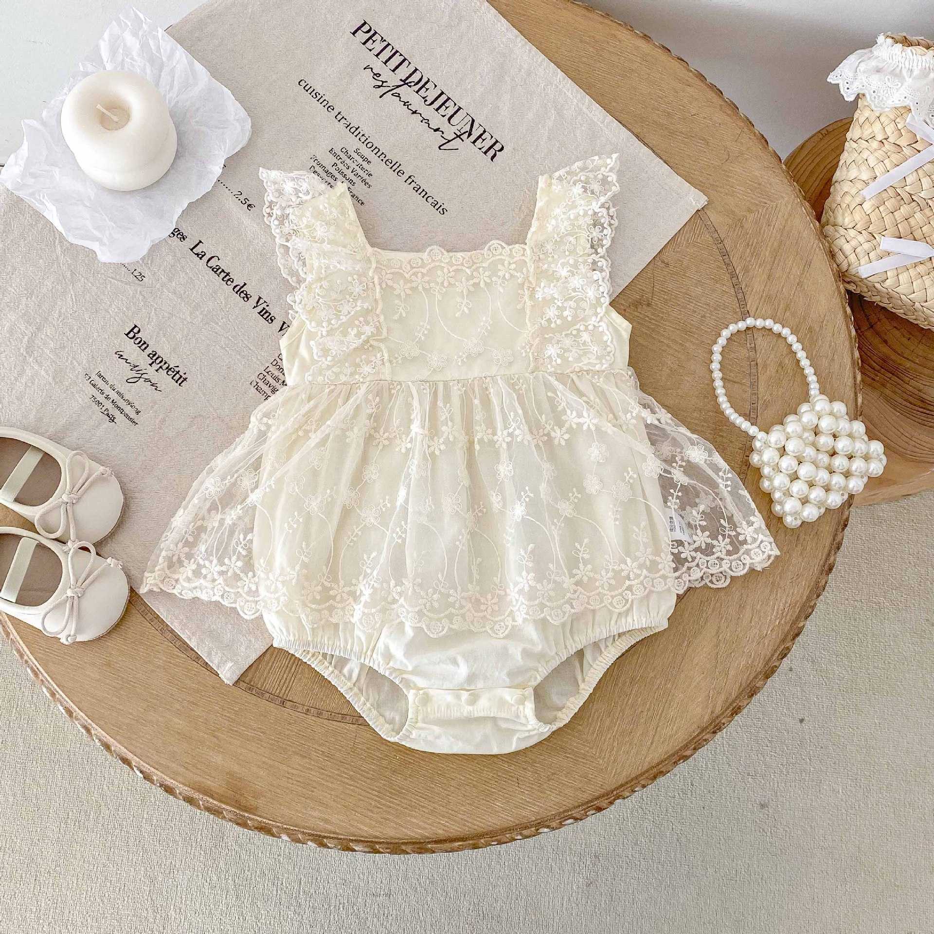 生成りレースロンパース