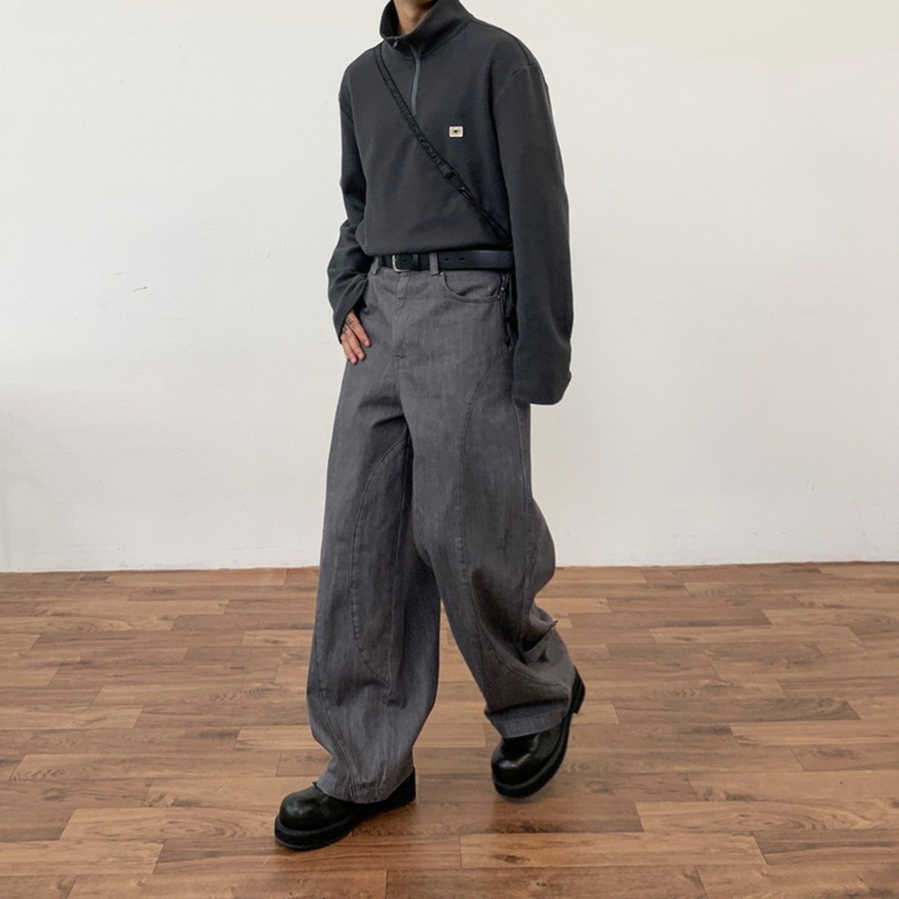 ライトグレー裾ベルトデニム　959