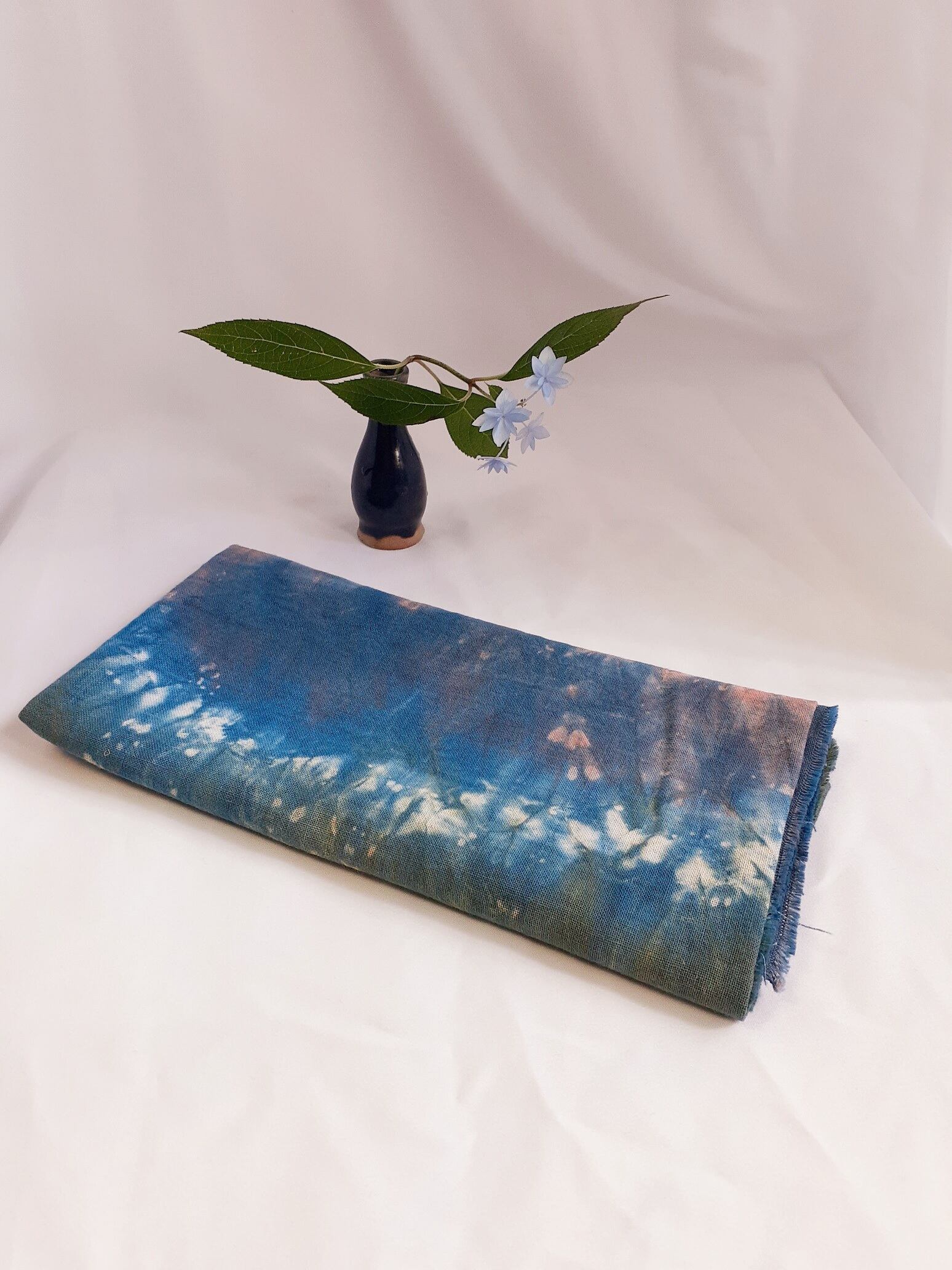 手染めの手ぬぐい(藍染&ベンガラ染め)