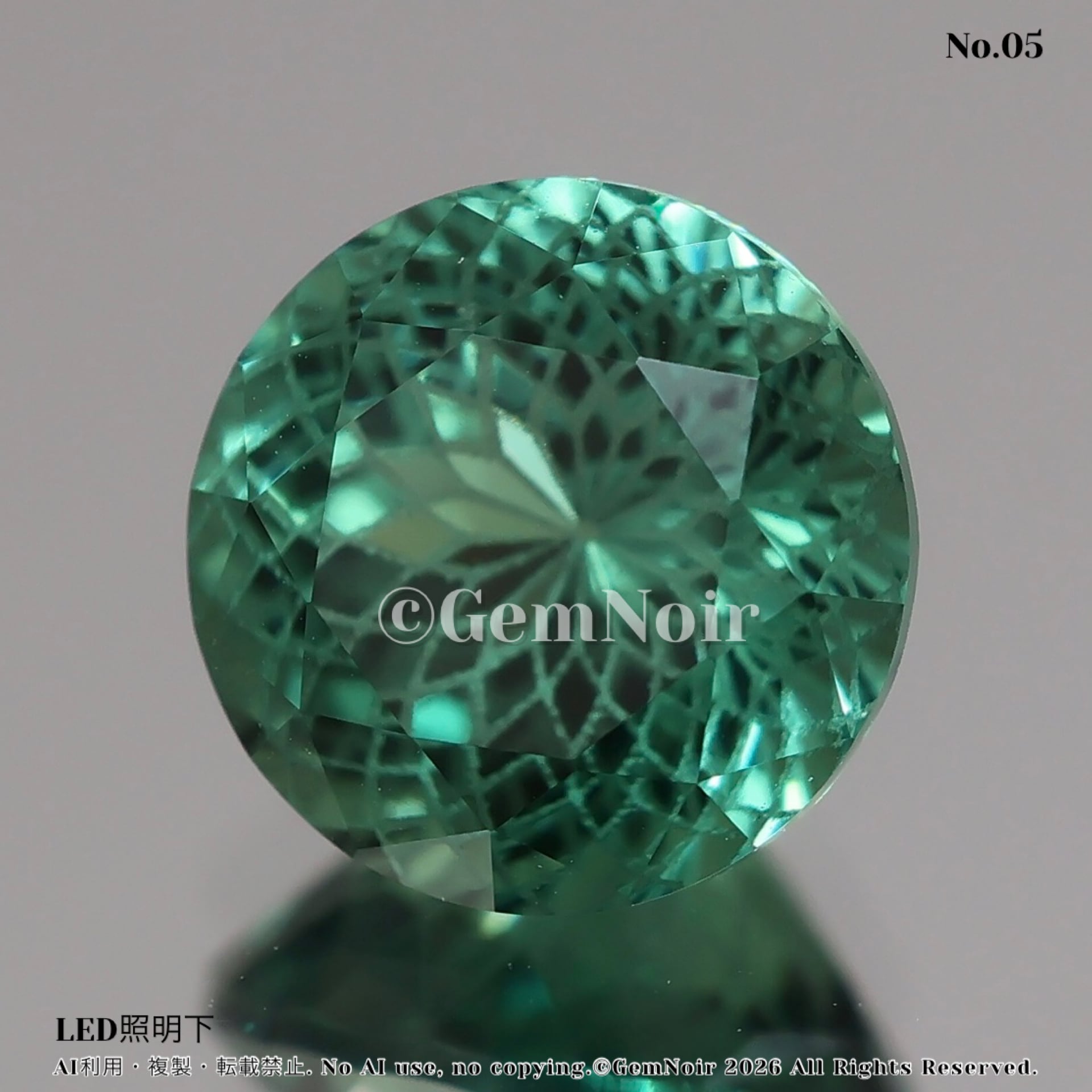 深い森と深海の境界に咲く満開の花《5》｜宝飾用特殊ガラス 2.53ct 8.1