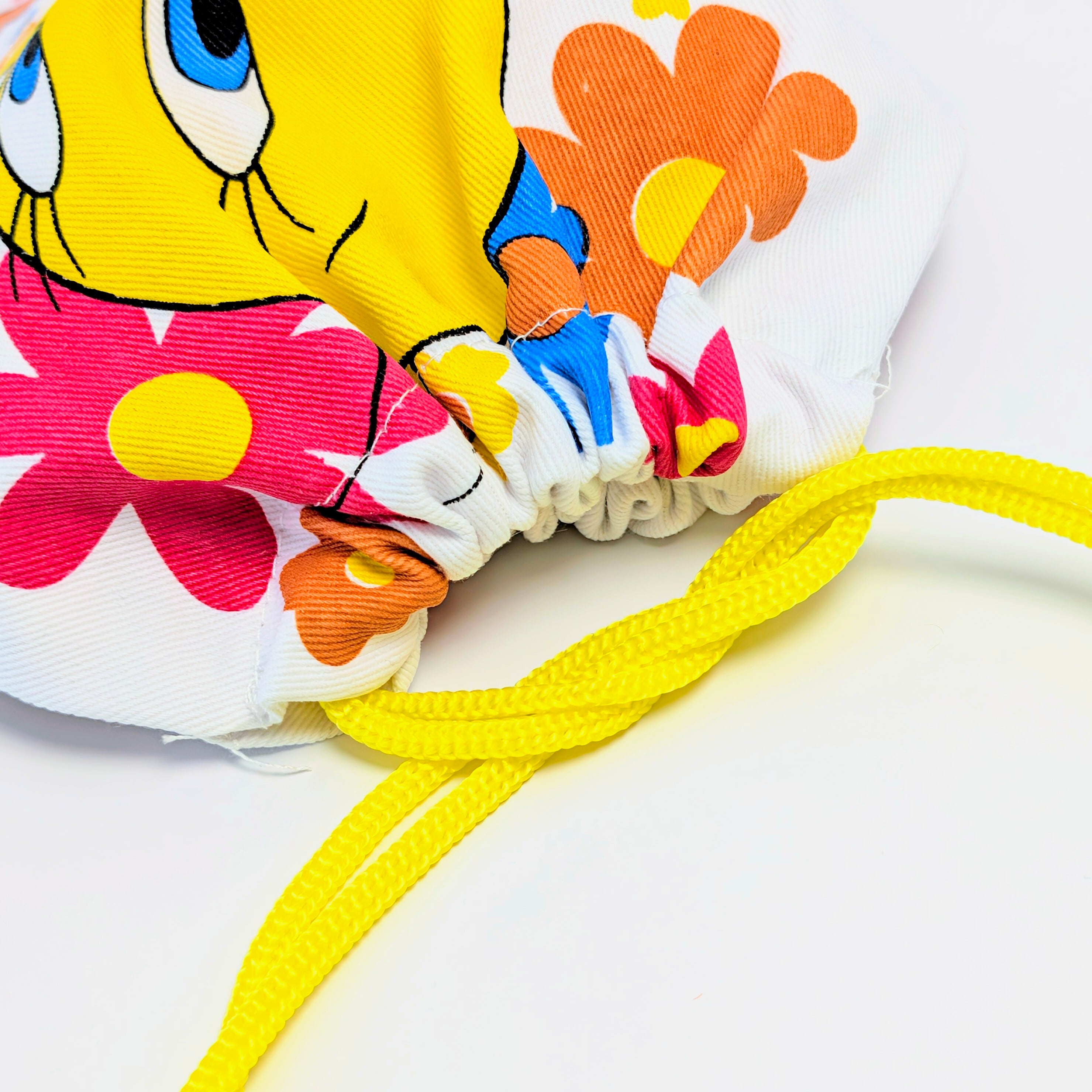 ✨️可愛すぎて何枚も欲しい♡✨️アメリカンキャラクターPURSE【 Looney Tunes(ルーニー・テューンズ)】 トゥイーティー / 巾着袋 〚アメリカン雑貨 アメトイ〛