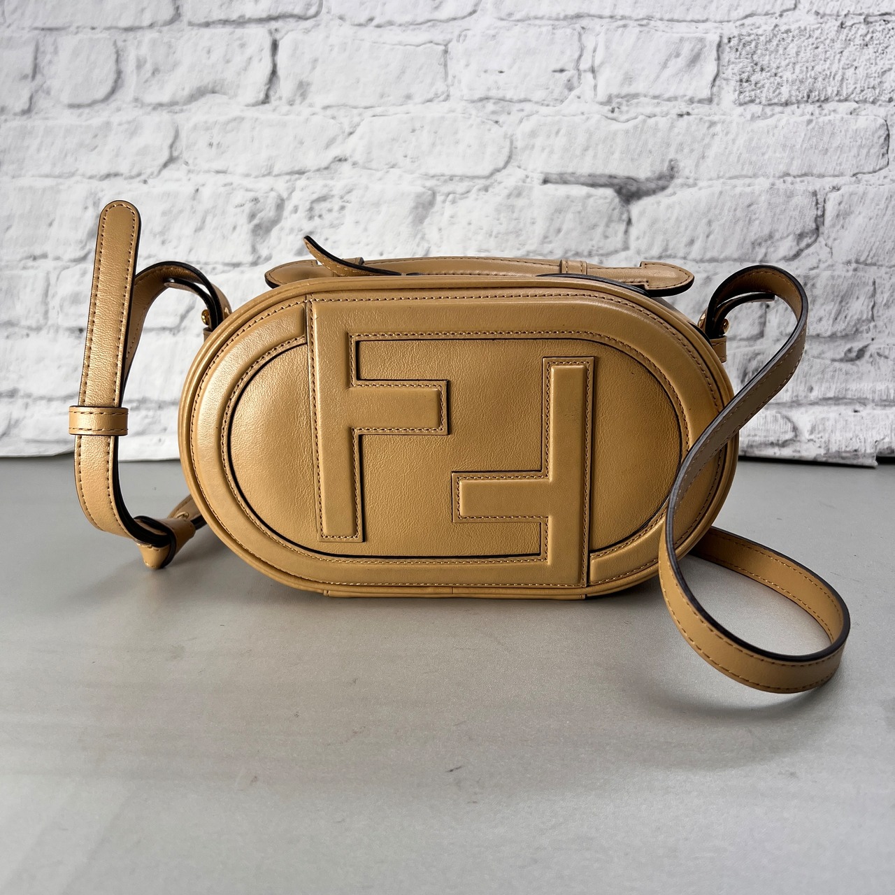 FENDI フェンディ カメラケース スモール オーロック  レザー ショルダーバッグ ブラウン A-14267
