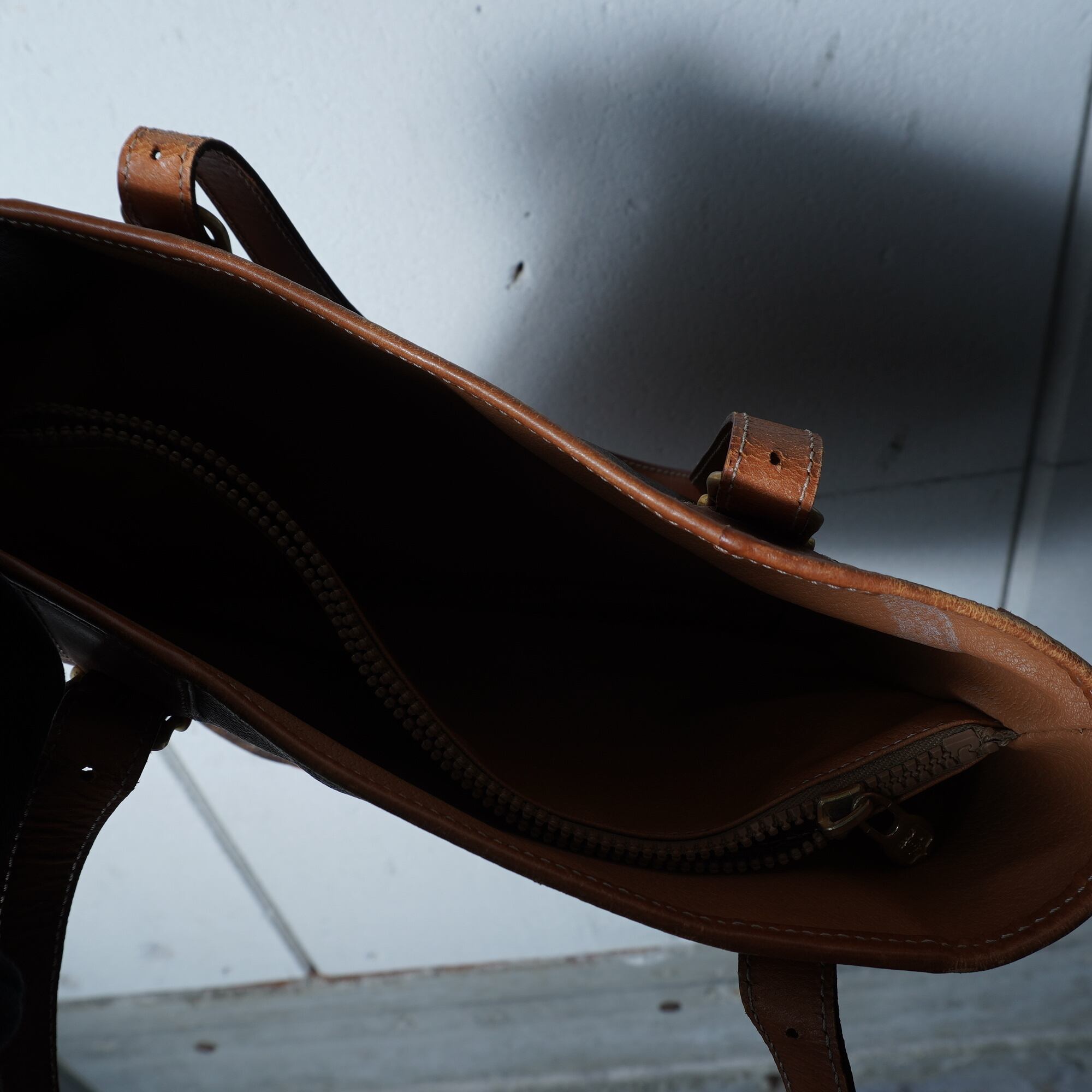 CELINE】セリーヌ ”トリオンフロゴ” マカダム柄レザートートバッグ CELINE】セリーヌ ”トリオンフロゴ” マカダム柄レザートートバッグ