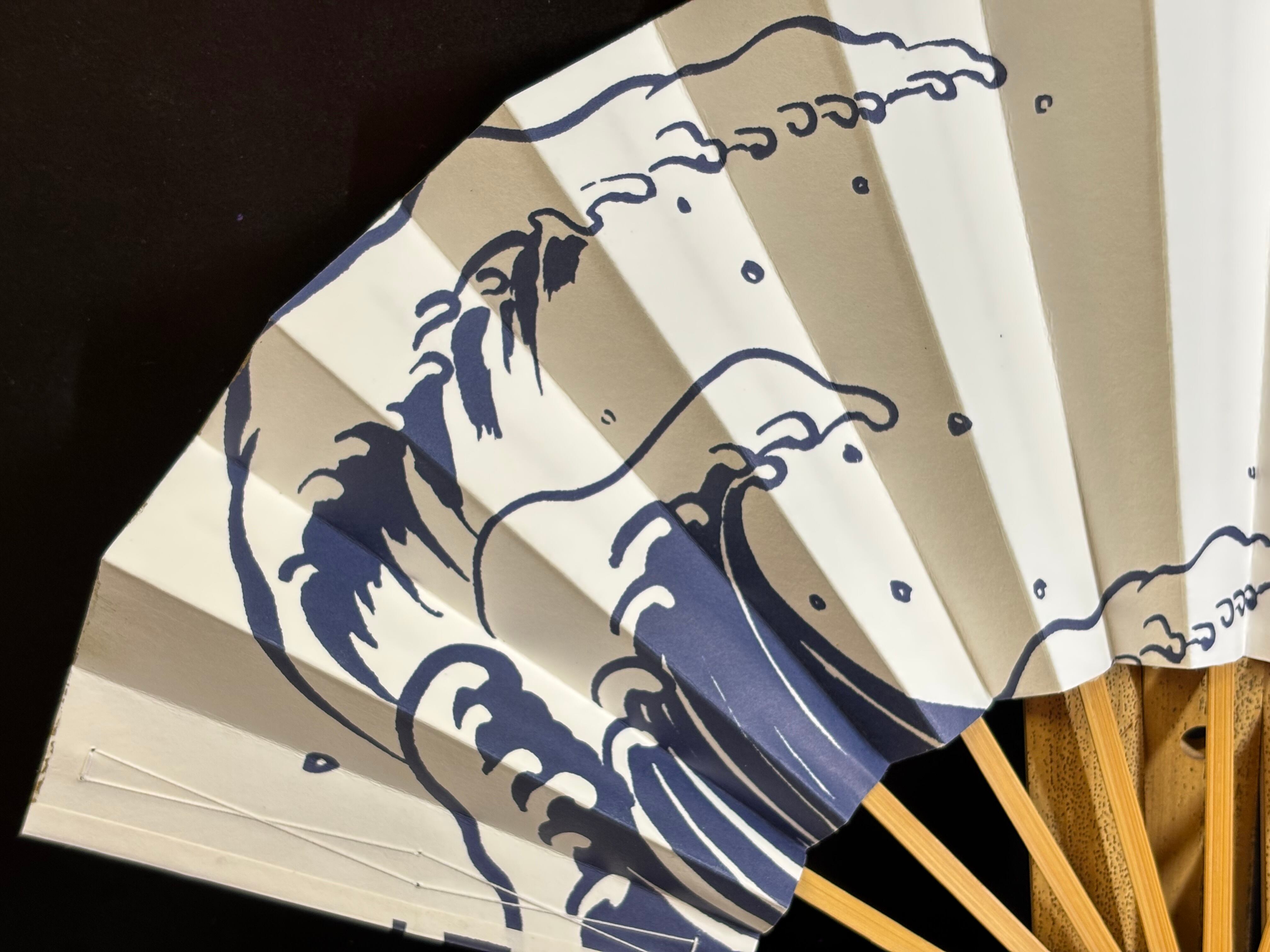 舞扇子 白地 プリント波柄【2411-302】 | 順扇堂オンライン