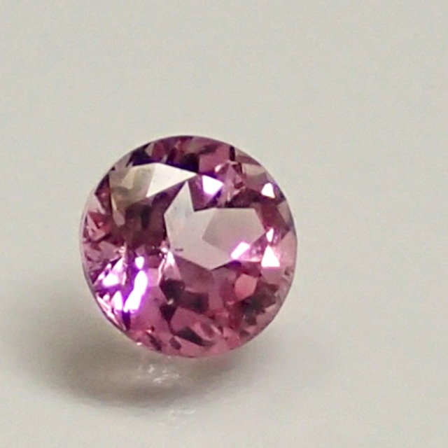 T19-756 ピンク・ゾイサイト　0.18ct