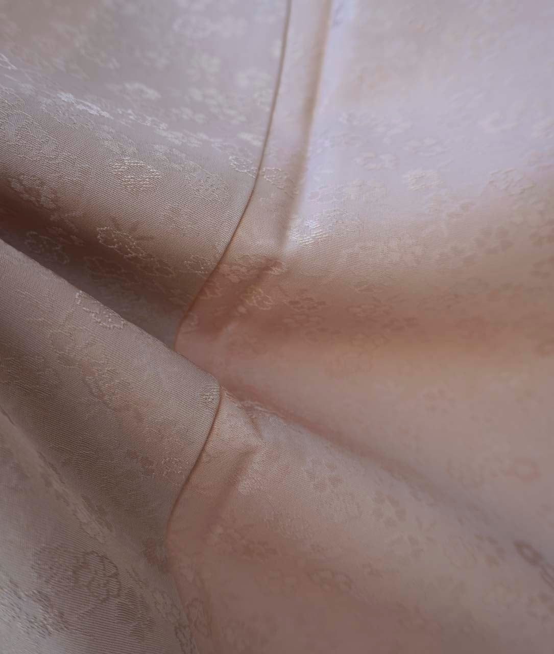 袷】灰梅地 桜地紋 色無地 | 大山キモノ・ちぇらうなぼるた