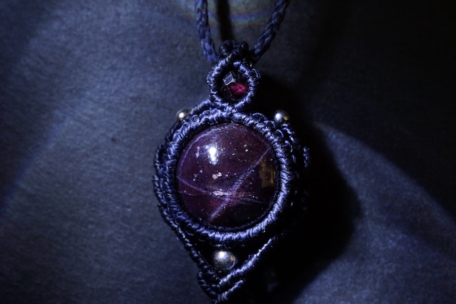 4条スターガーネットのマクラメネックレス - 実 -【一点物】