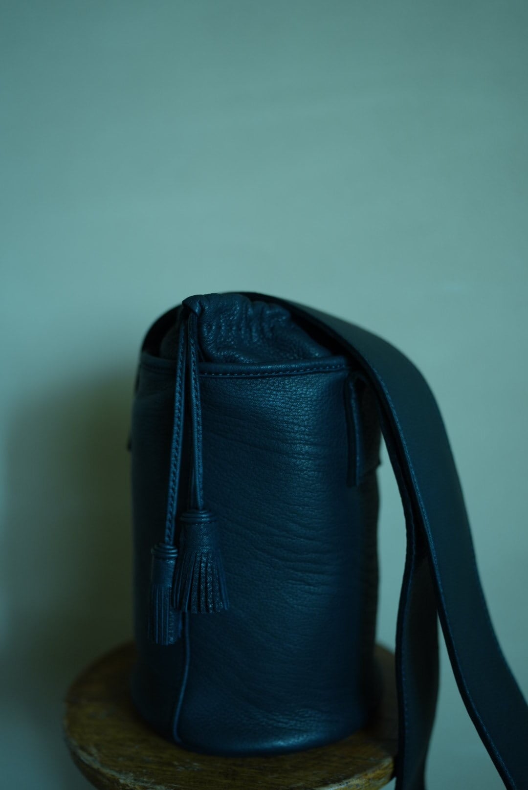 LITTLE - BUCKETWO black | MOON TREE PLANET