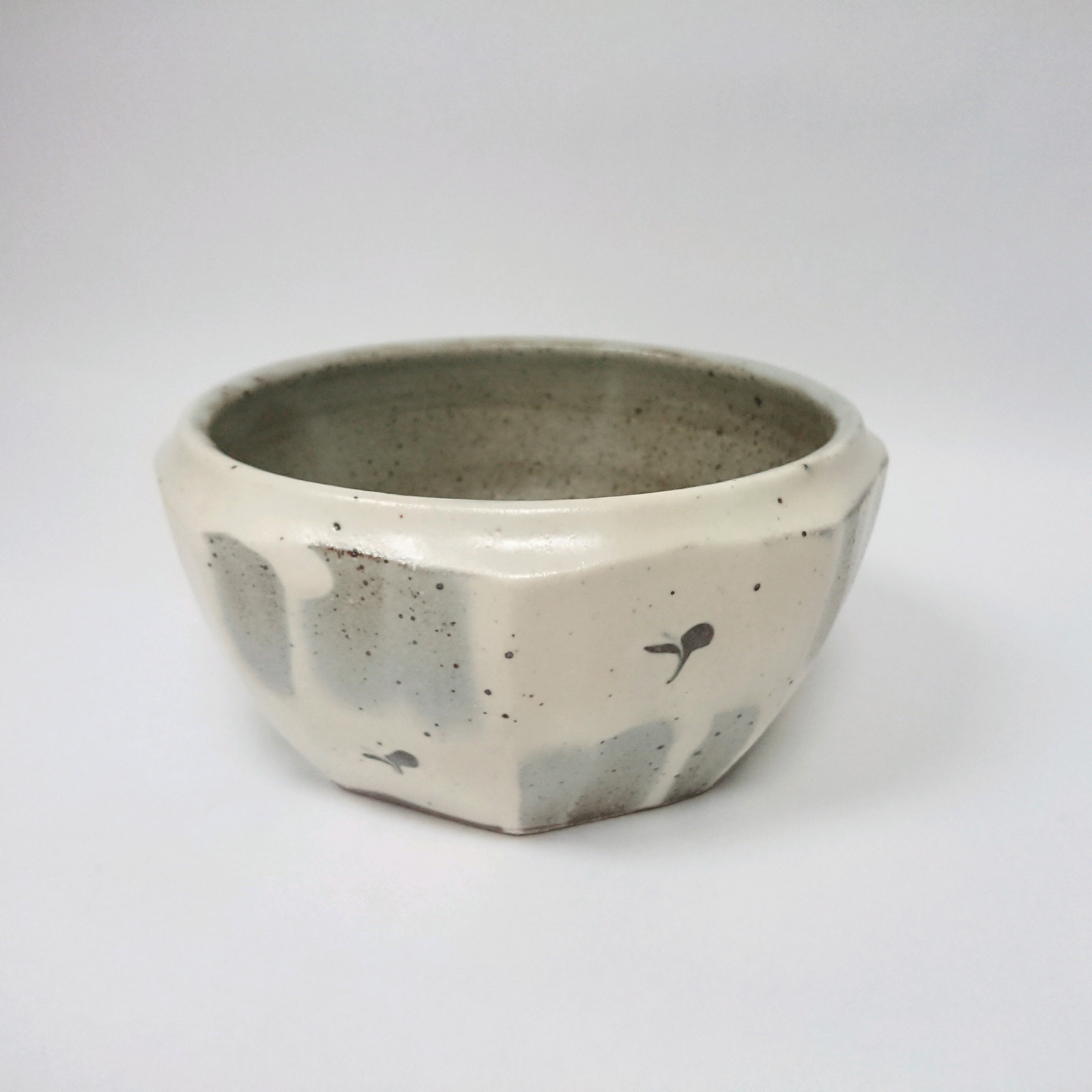 「神谷正一」作　益子焼・八角形 陶器製皿鉢　作陶展で購入　未使用品 益子焼 神谷正一作 面取点文鉢 未使用品 | coshiki