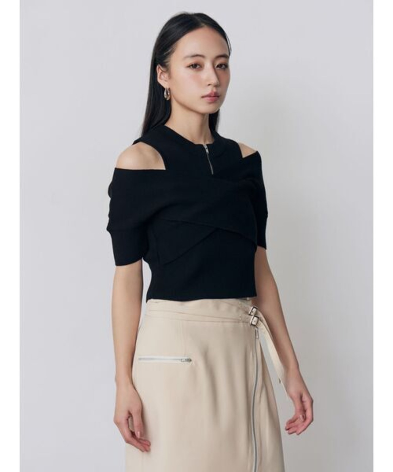 Zip Front Cache Coeur Half Sleeve Knit  / BLACK - 4