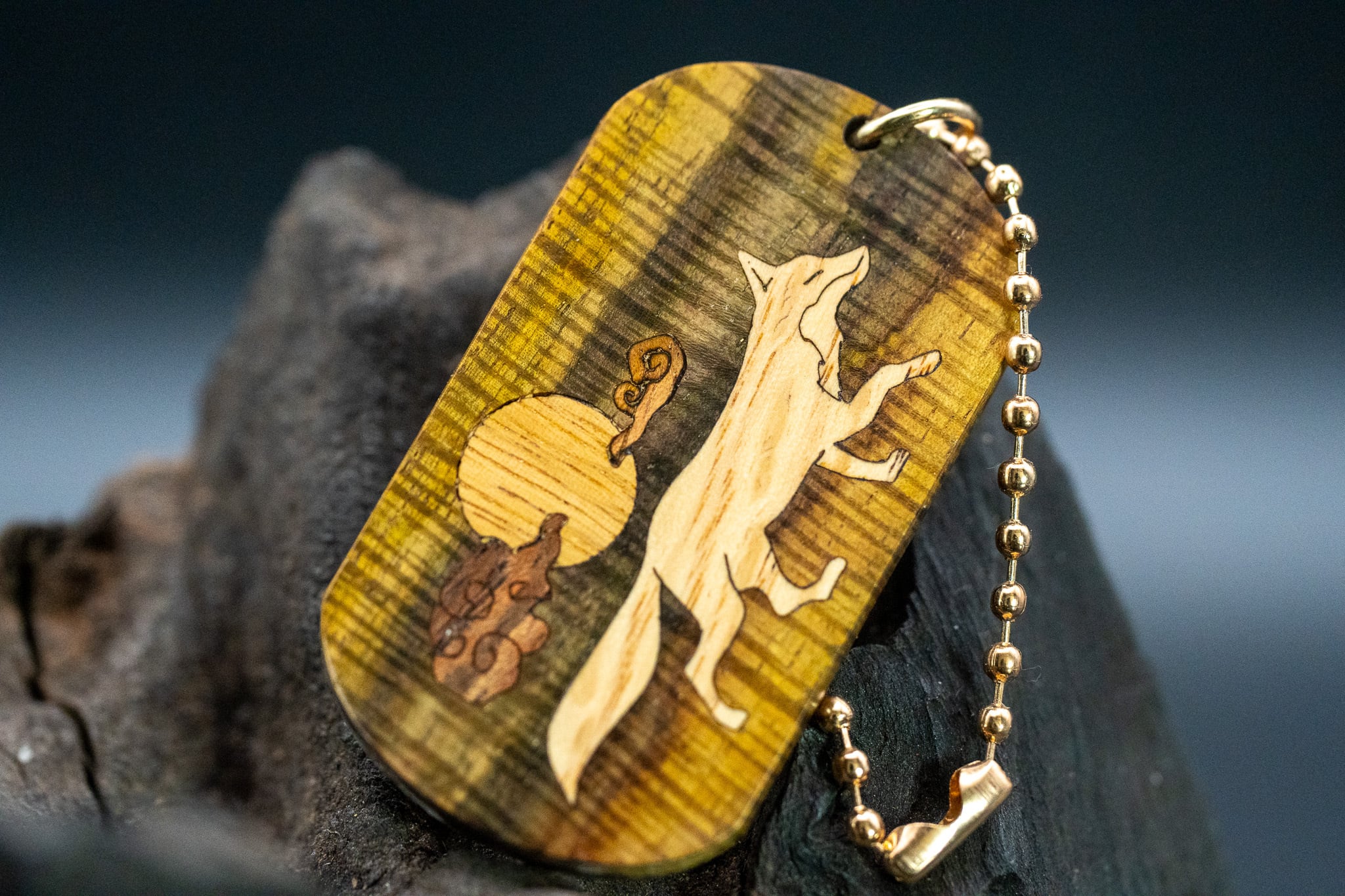 【21世紀最高峰の材】ゴールデンサイアミーズローズウッド マイクロカーリー ドッグタグ 象嵌 十五夜きつね