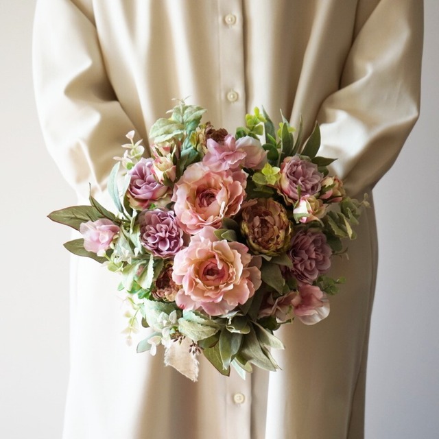ウェディングブーケ やわらかなピンクが春を包む桜色のラウンドブーケ ラナンキュラスとオールドローズ 造花 前撮り お色直し カラードレス Flow 花束やアレンジメントや誕生花を通信販売でお届け 笑顔を束ねるフローリスト ウェディングブーケ やわらかなピンクが春を包む桜色のラウンドブーケ ラナンキュラスとオールドローズ 造花 前撮り お色直し カラードレス Flow 花束やアレンジメントや誕生花を通信販売でお届け 笑顔を束ねるフローリスト