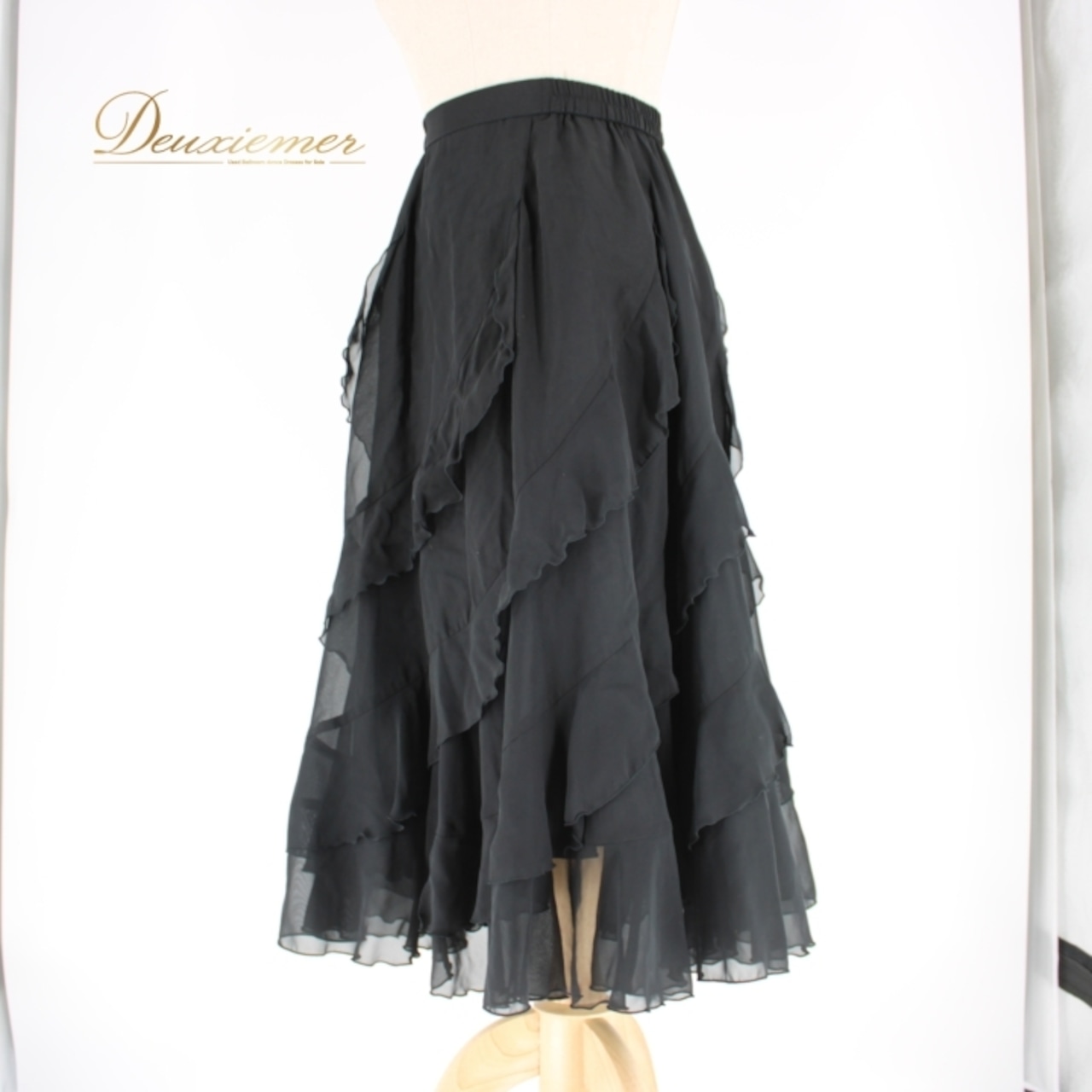 社交ダンス 衣装 スタンダード スカート レッスンウェア オールシーズン 黒 U:NA ユーナ ブラック系 透け感 フォーマル 無地 シンプル 練習着 サテン素材 エレガント 大人 可愛い フレア スカート 柔らかい 着心地抜群 練習用ファッション ダンス衣装 長めの丈 フォーマルウェア バレエスタイル 適応体型 伸縮性 軽やか シンプルデザイン