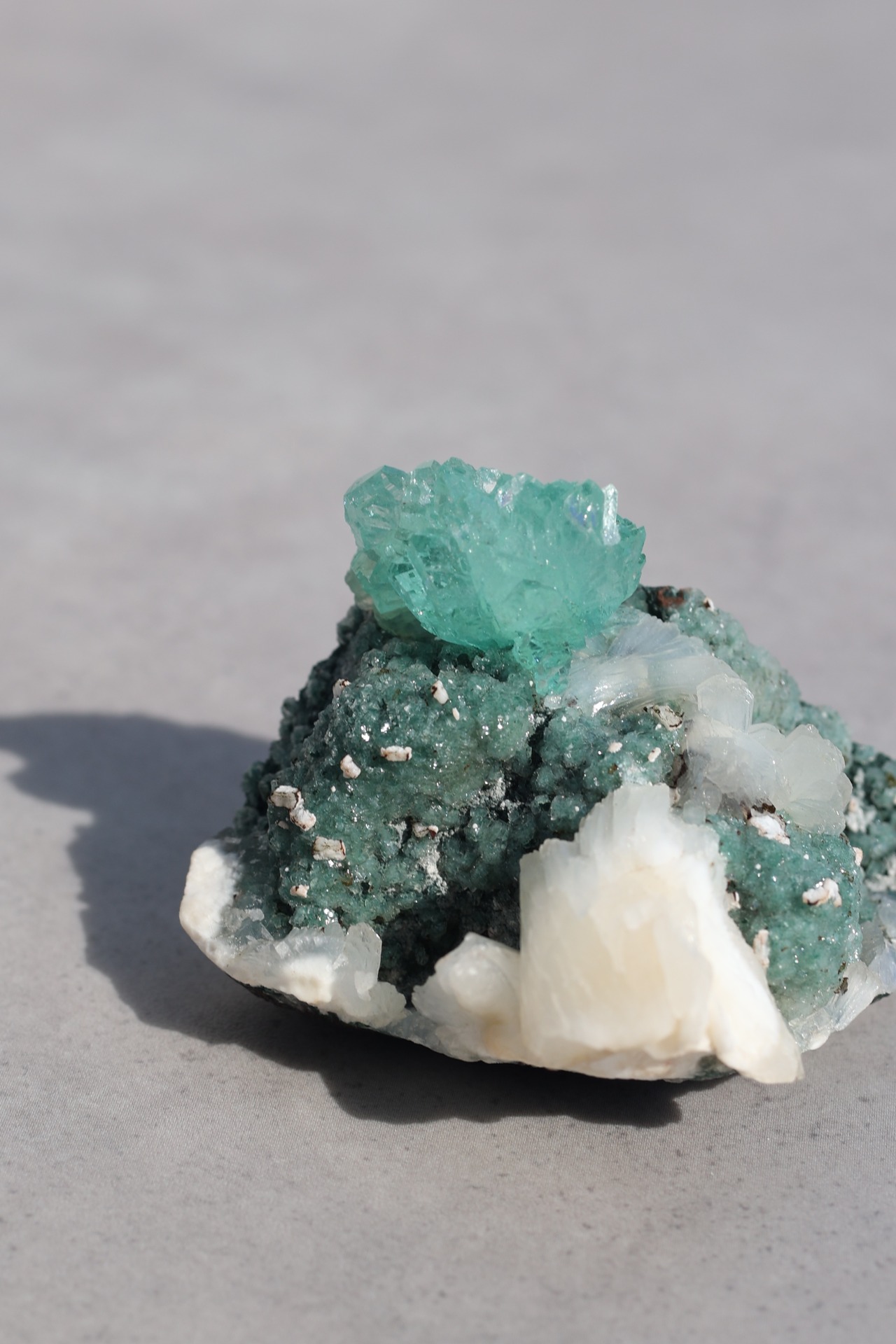 グリーンアポフィライト × スティルバイト「凛と咲く花」 |  Green Apophyllite with Stilbite   ◇ 天然石・鉱物・パワーストーン・原石 | st00214