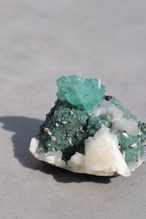 グリーンアポフィライト × スティルバイト「凛と咲く花」 |  Green Apophyllite with Stilbite   ◇ 天然石・鉱物・パワーストーン・原石 | st00214