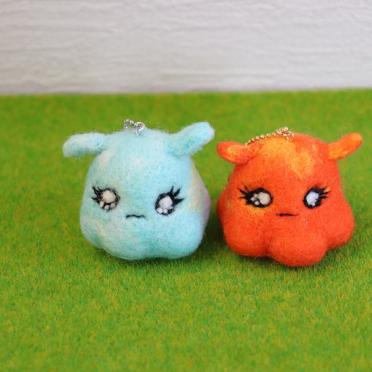 羊毛フェルト めんだこのめんこちゃん 二種類 オレンジ・水色 | トイロ