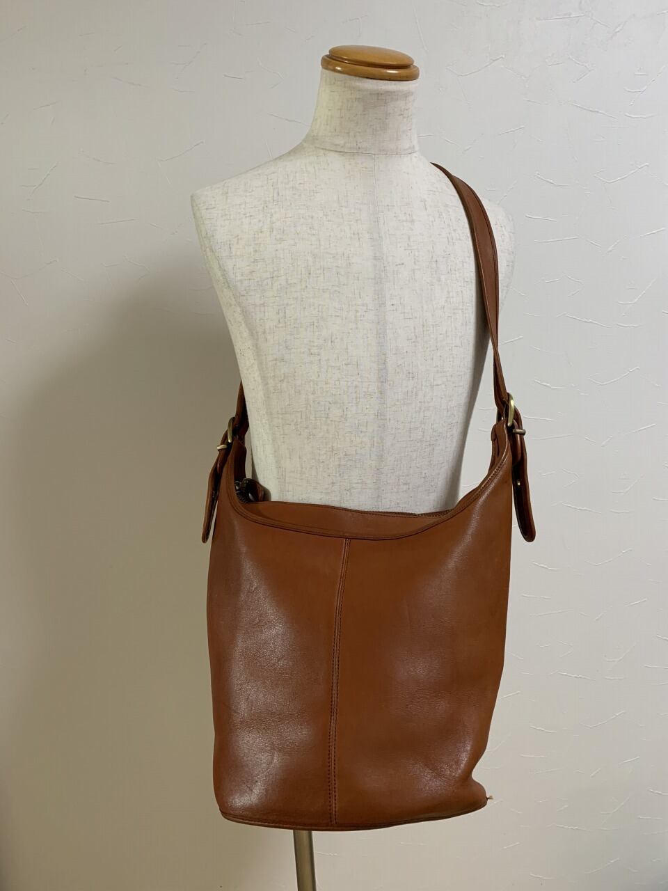 Leather Shoulder Bag "COACH"