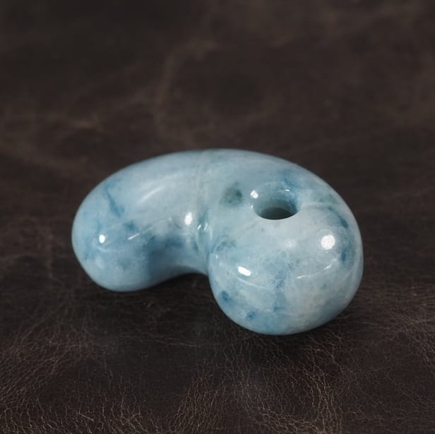 糸魚川翡翠 コン沢 青翡翠 勾玉 14.8g Itoigawa Blue Jadeite magatama
