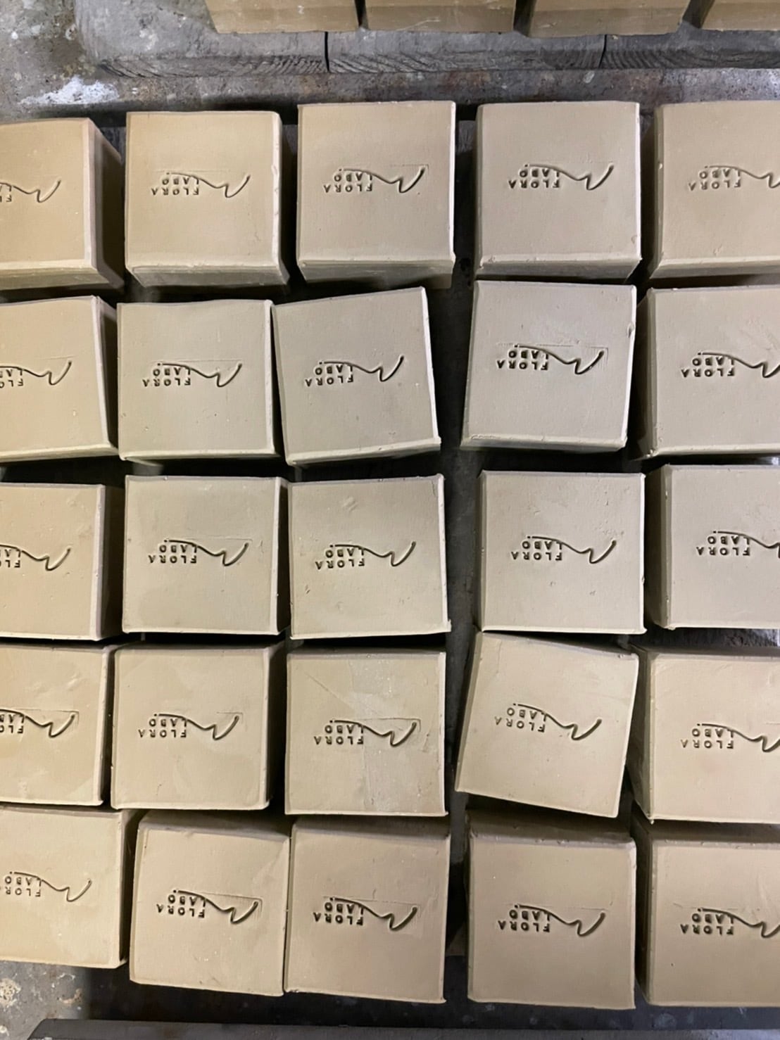 アロマストーン（菊間瓦） | FLORA LABO