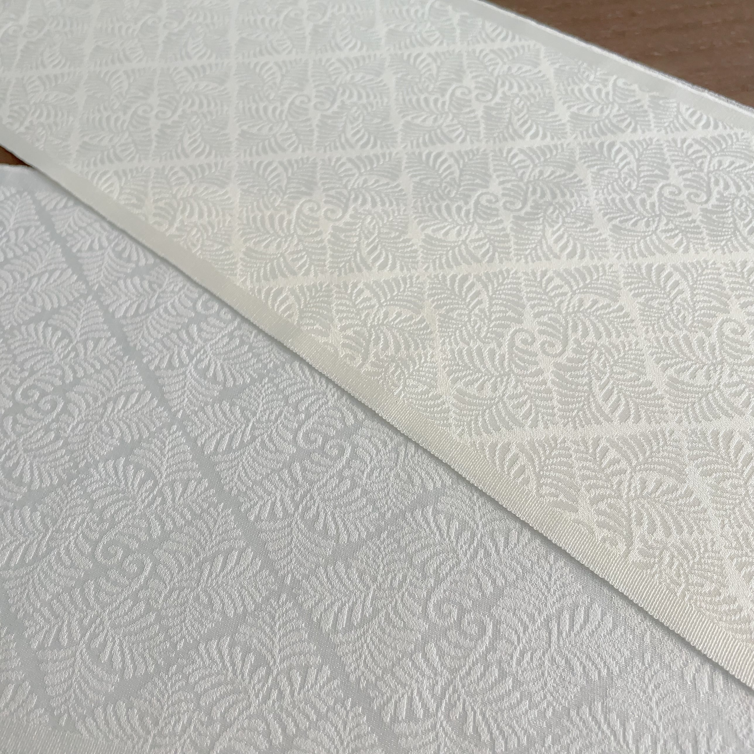 イエベ・ブルベの白の、シダの葉文様半襟、洗える正絹加工