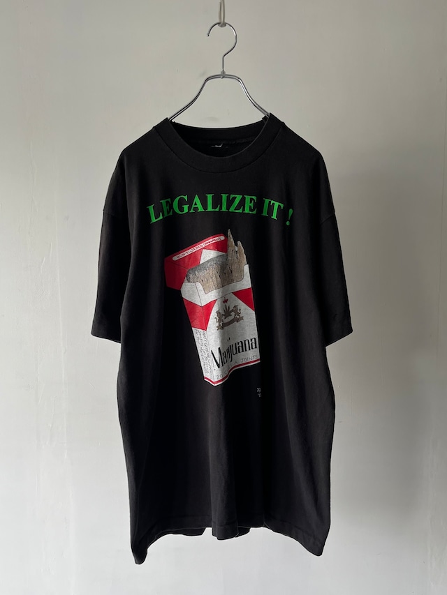 -FASHION VICTIM- 90's marijuana print T-shirt