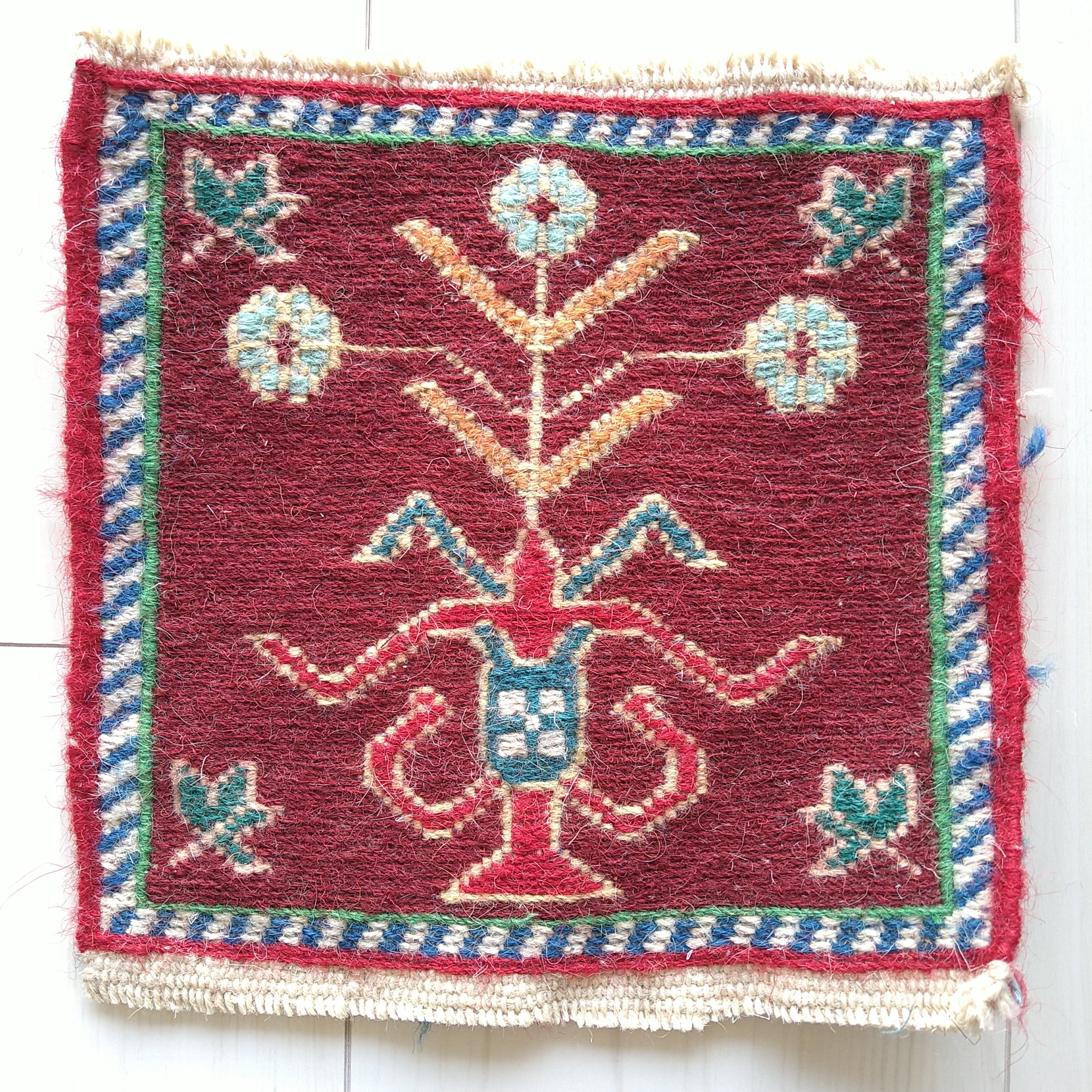 スマック織り キリム 97×87cm カラフルジグザグダイヤ柄 ペルシャ絨毯 スマック織り キリム 97×87cm カラフルジグザグダイヤ柄 ペルシャ絨毯