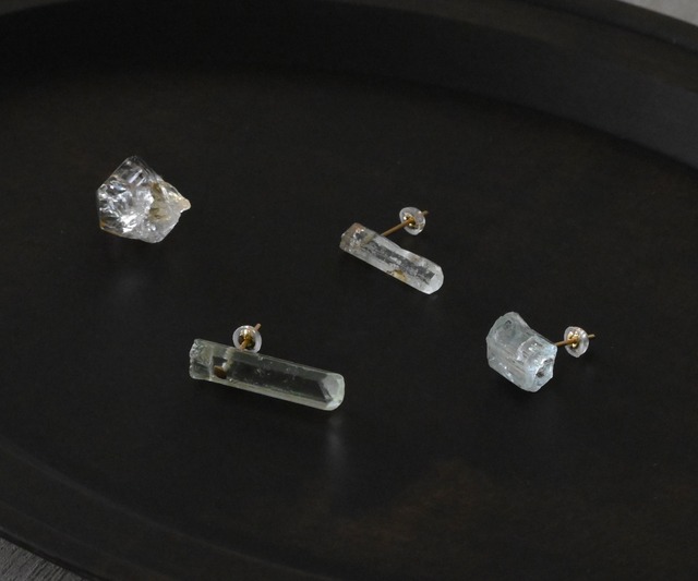 原石ピアス / 小野 泰秀