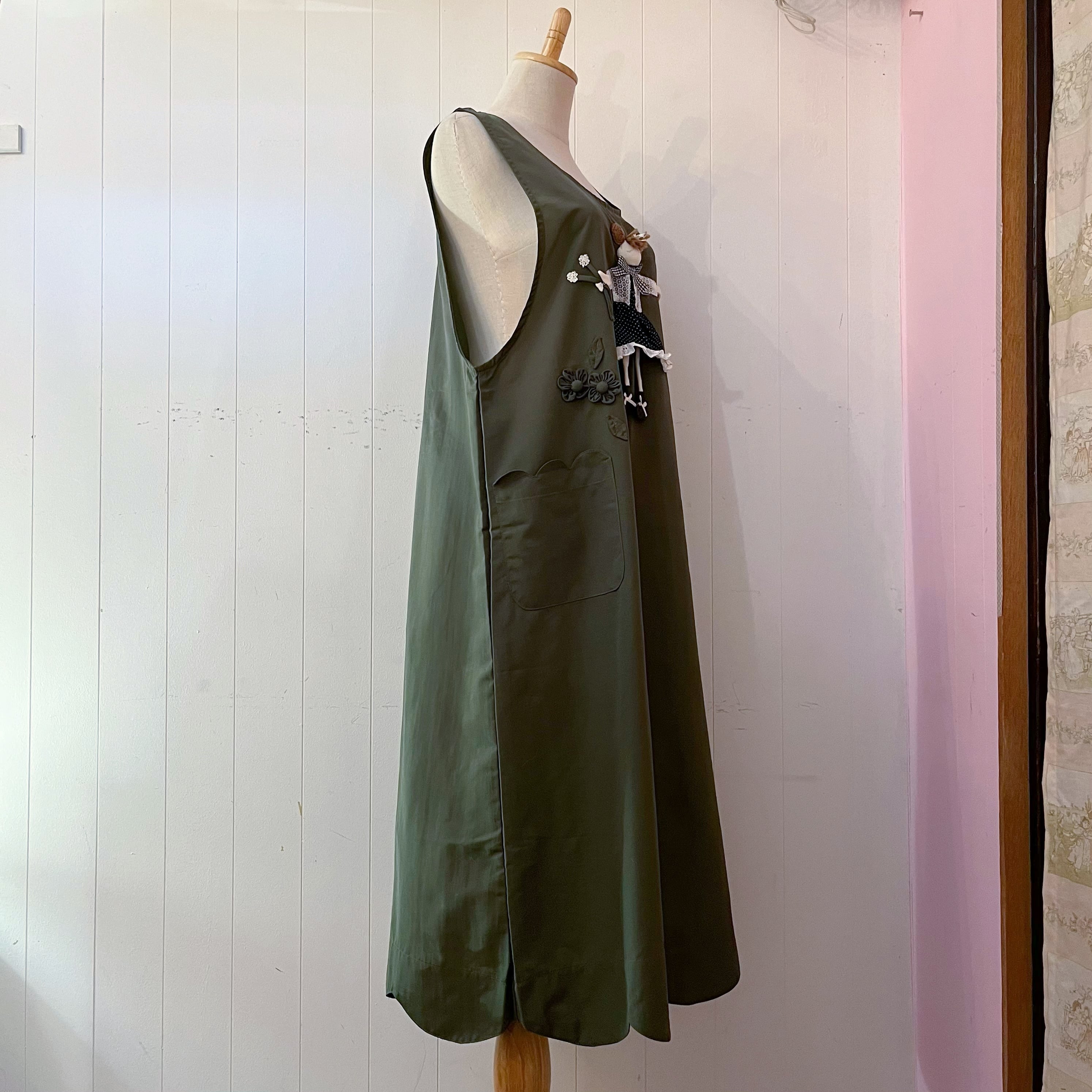 doll applique khaki jumper skirt