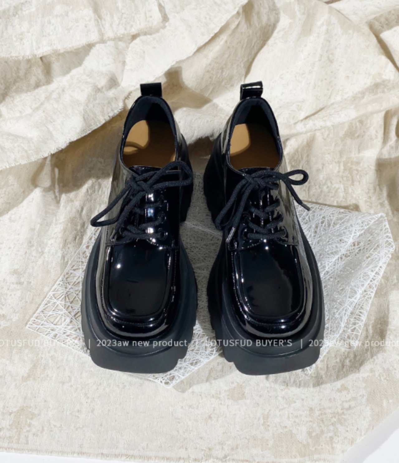 ローカットシューズ