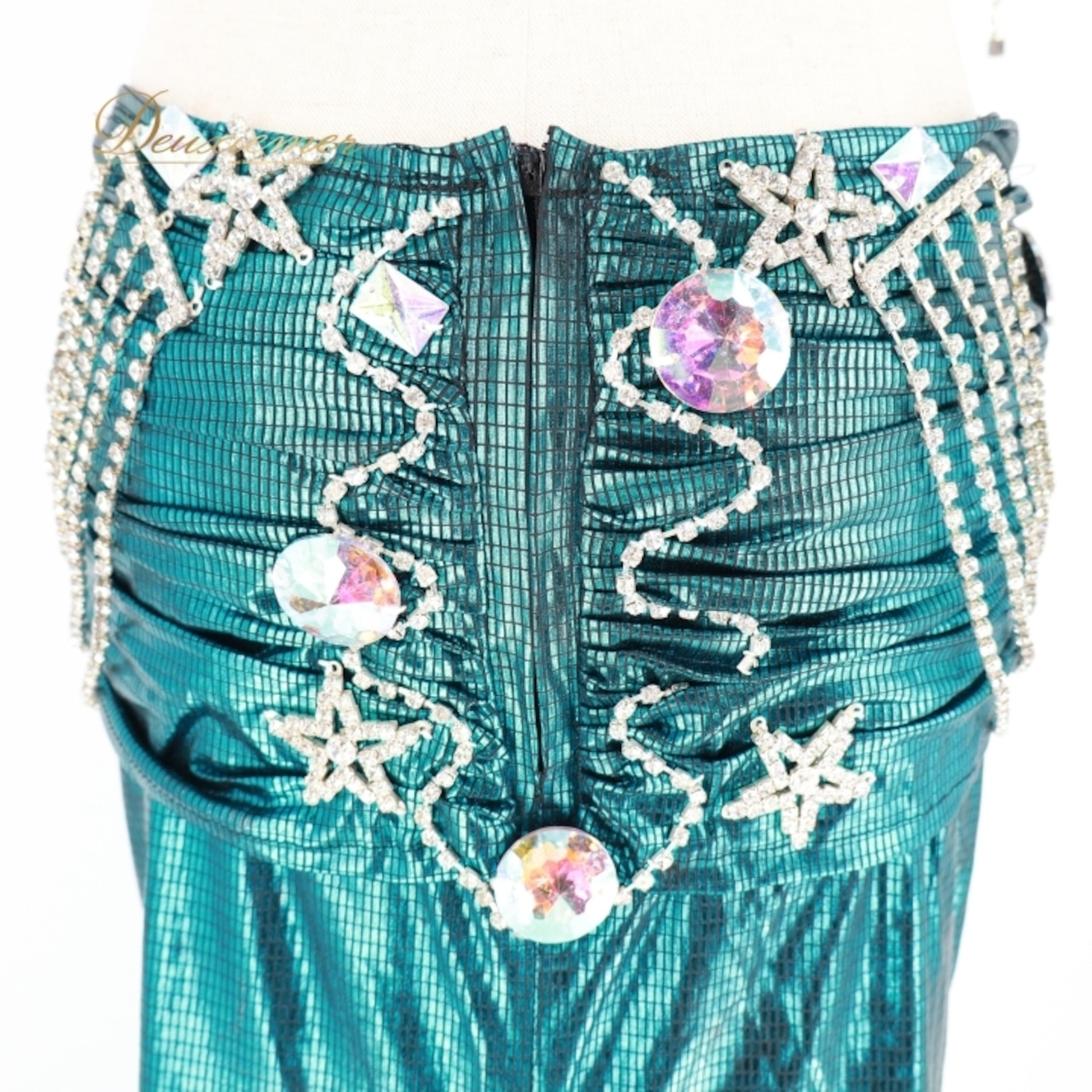 ベリーダンス オリエンタル 衣装 上下セット グリーン系 トップス スカート アーム アーム飾り ラインストーン フリンジ 星 キラキラ 緑 かわいい 光沢 スリット 豪華 装飾 華やか 鮮やか ダンス衣装 イベント ステージ 腕飾り