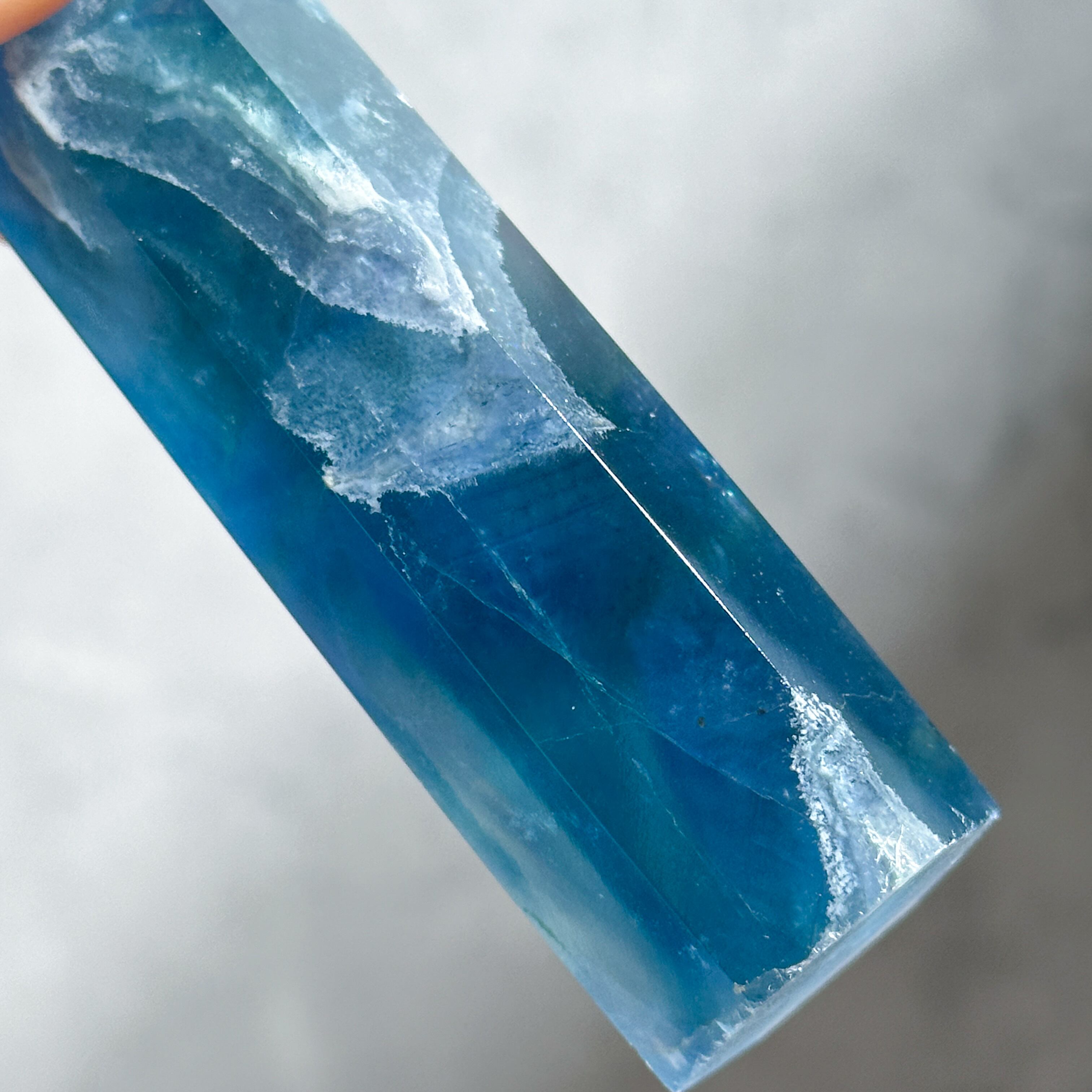 ブルー、グリーンフローライト タワー型91◇ Rainbow Fluorite