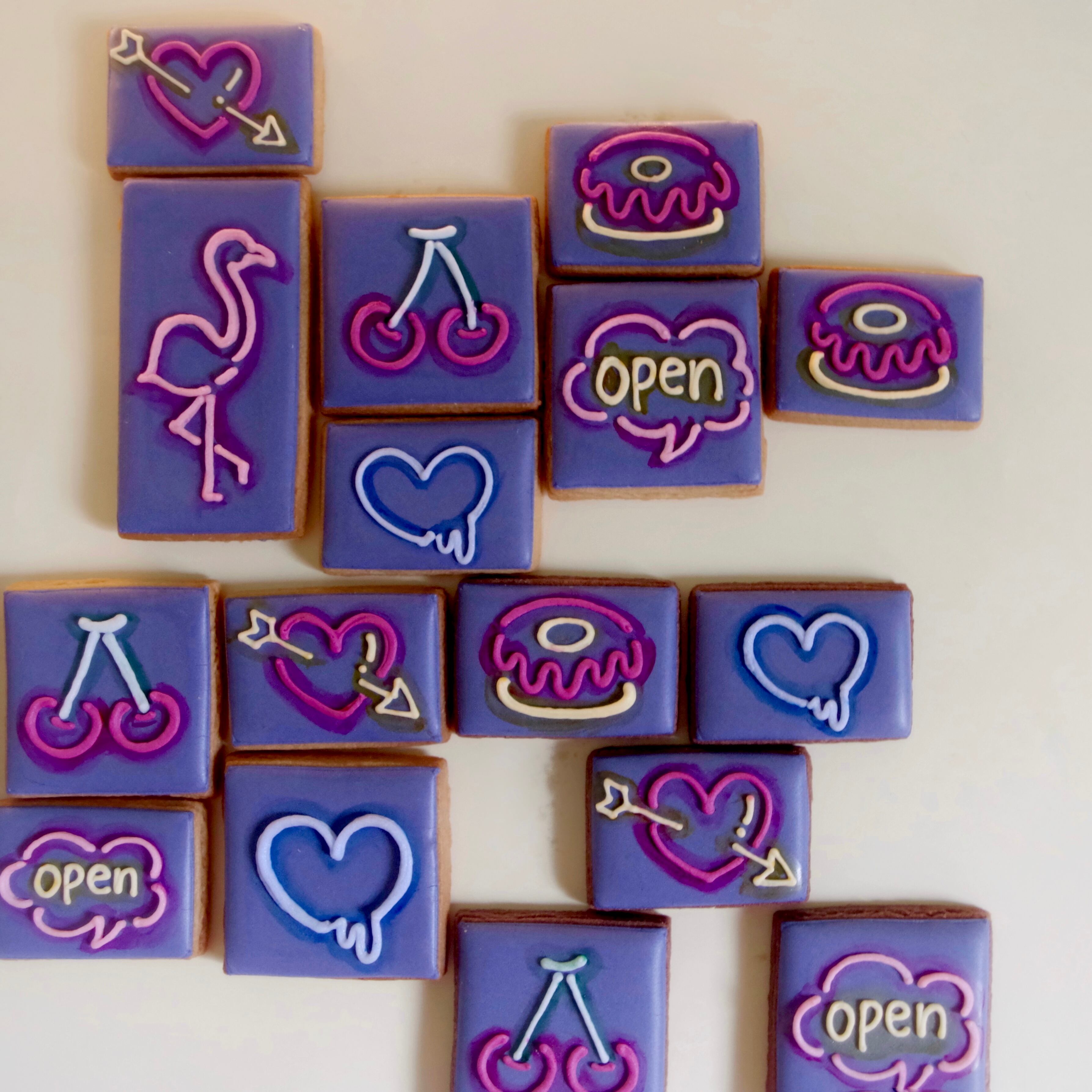 80's RETRO】ネオンサインのアイシングクッキーセット | Francesca von