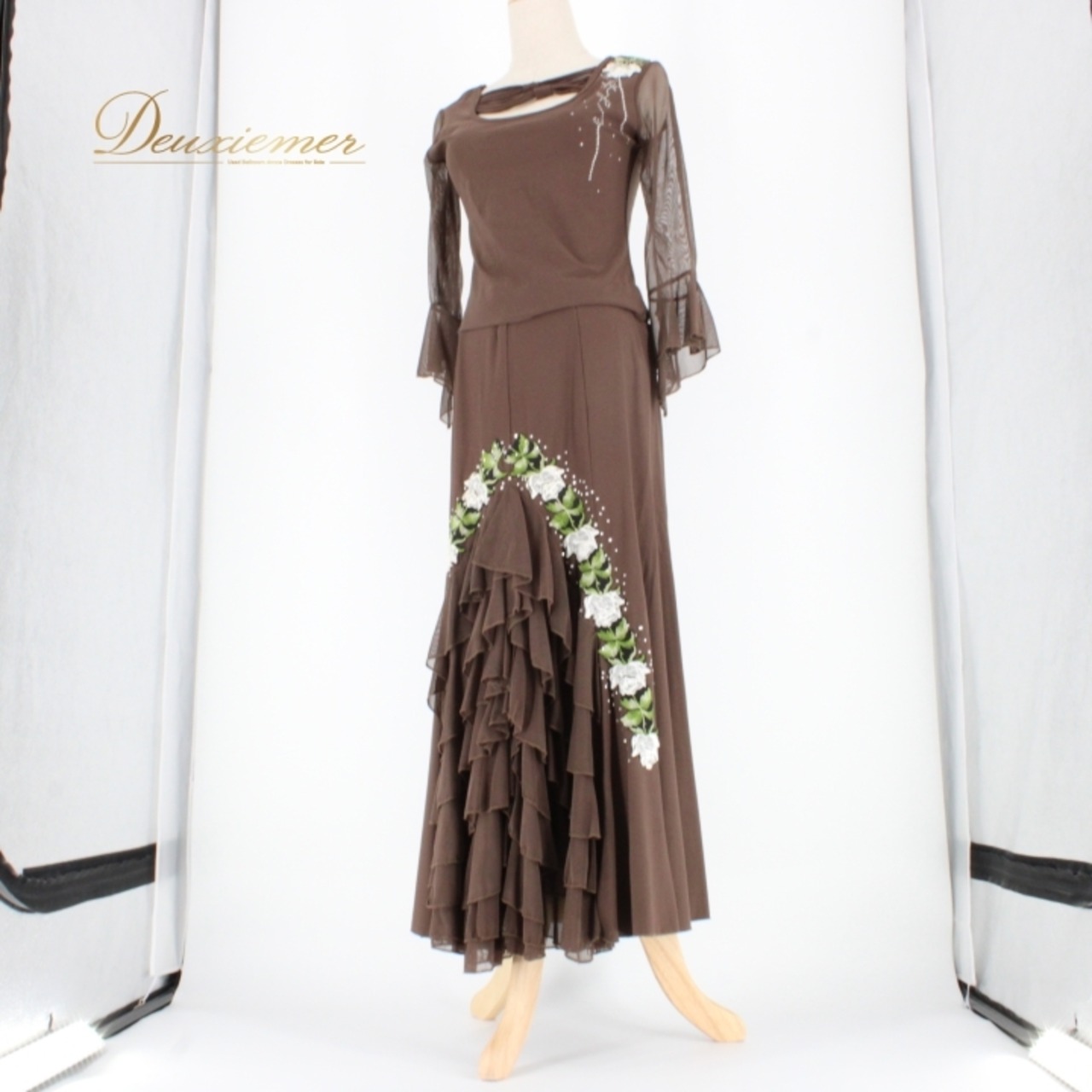 社交ダンス 衣装 スタンダード 上下セット ツーピース レッスンウェア パーティ衣装 ICHIOKU イチオク 茶色 ブラウン系 ラインストーン ホワイト系 グリーン系 フリル 伸縮性 温もり感 優雅 花模様 ゴムウエスト 高級感 肌触り 良好 洗濯可 デザイン性 ダンス用 衣料品 フォーマル ステージ衣装 イベント用 お洒落 おすすめ 人気 かっこいい コーディネート バランス感 オーダー製 シンプル 美しい