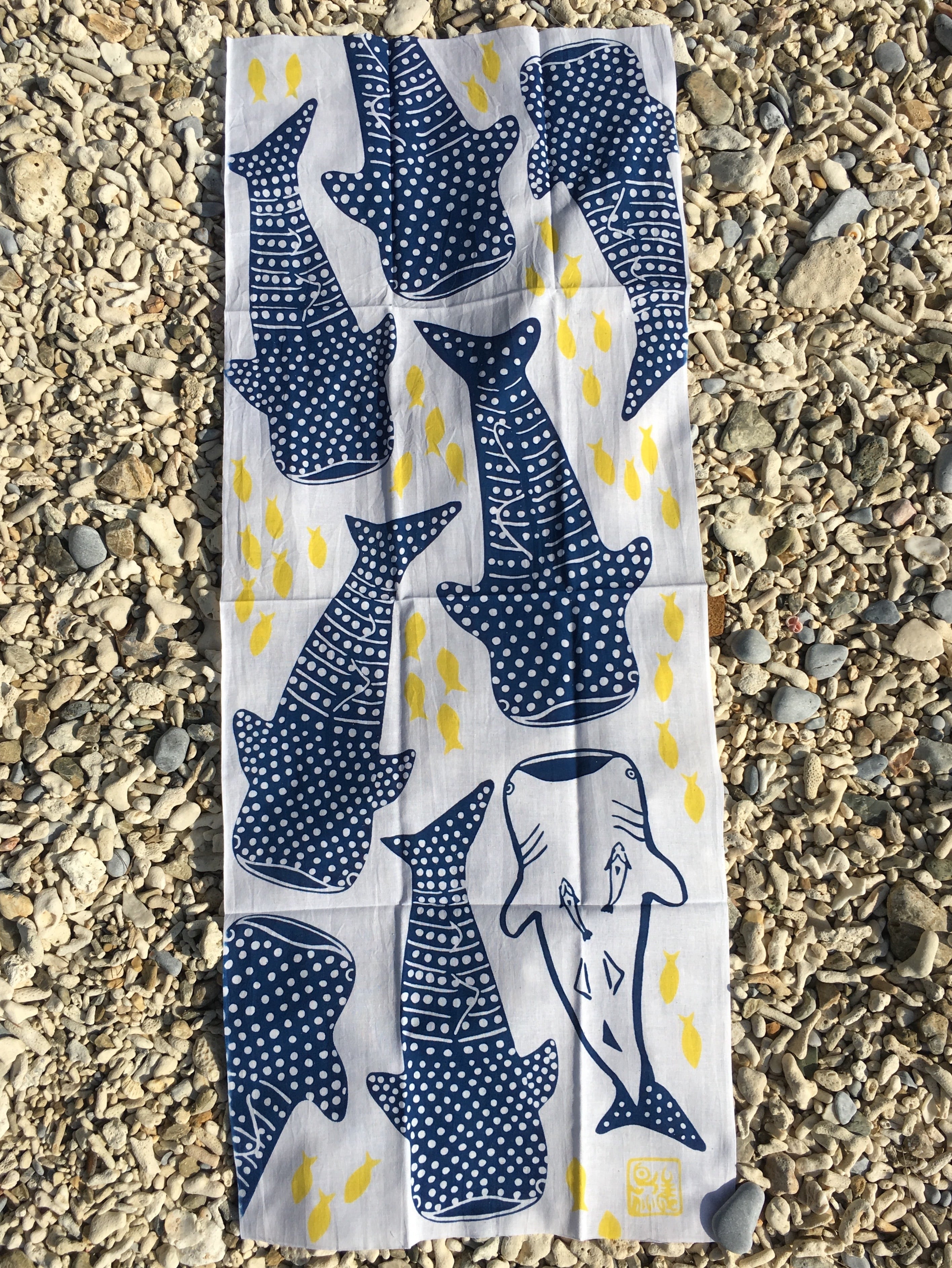 ジンベイザメ手ぬぐい | 島しまかいしゃ