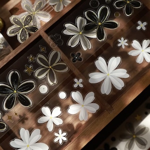 新作予約☆EM125A|yier 壹洱文創【黑白小花 - 夜章小曲】型抜き 金箔押し マスキングテープ / PET テープ 新作予約☆EM125A|yier 壹洱文創【黑白小花 - 夜章小曲】型抜き 金箔押し マスキングテープ / PET テープ