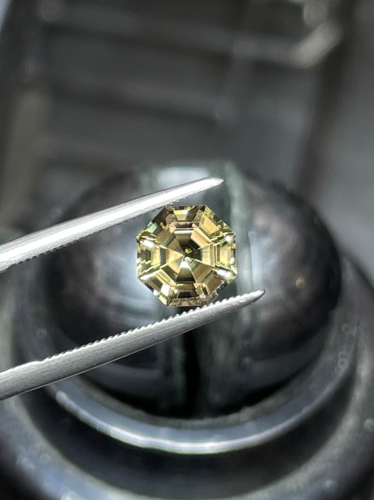 ダイアスポア 7.1x7.1mm, 1.66ct, トルコ産