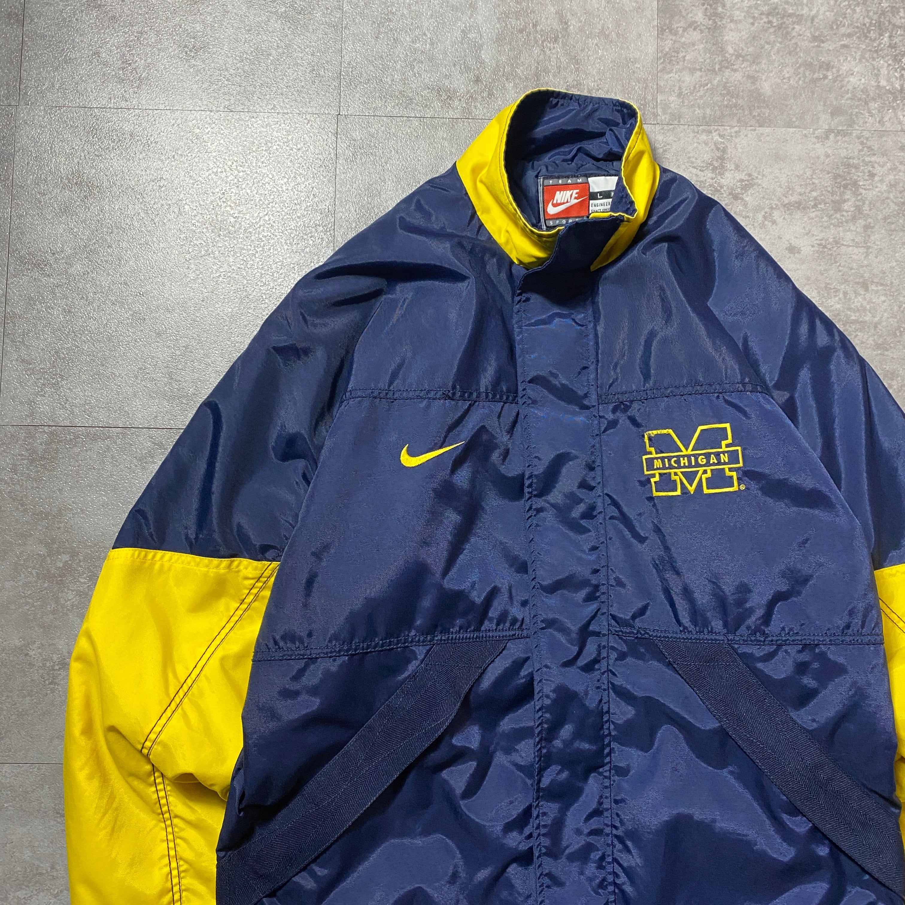 90's NIKE ナイキ スウォッシュ ミシガン大学 刺繍カレッジロゴ バイ