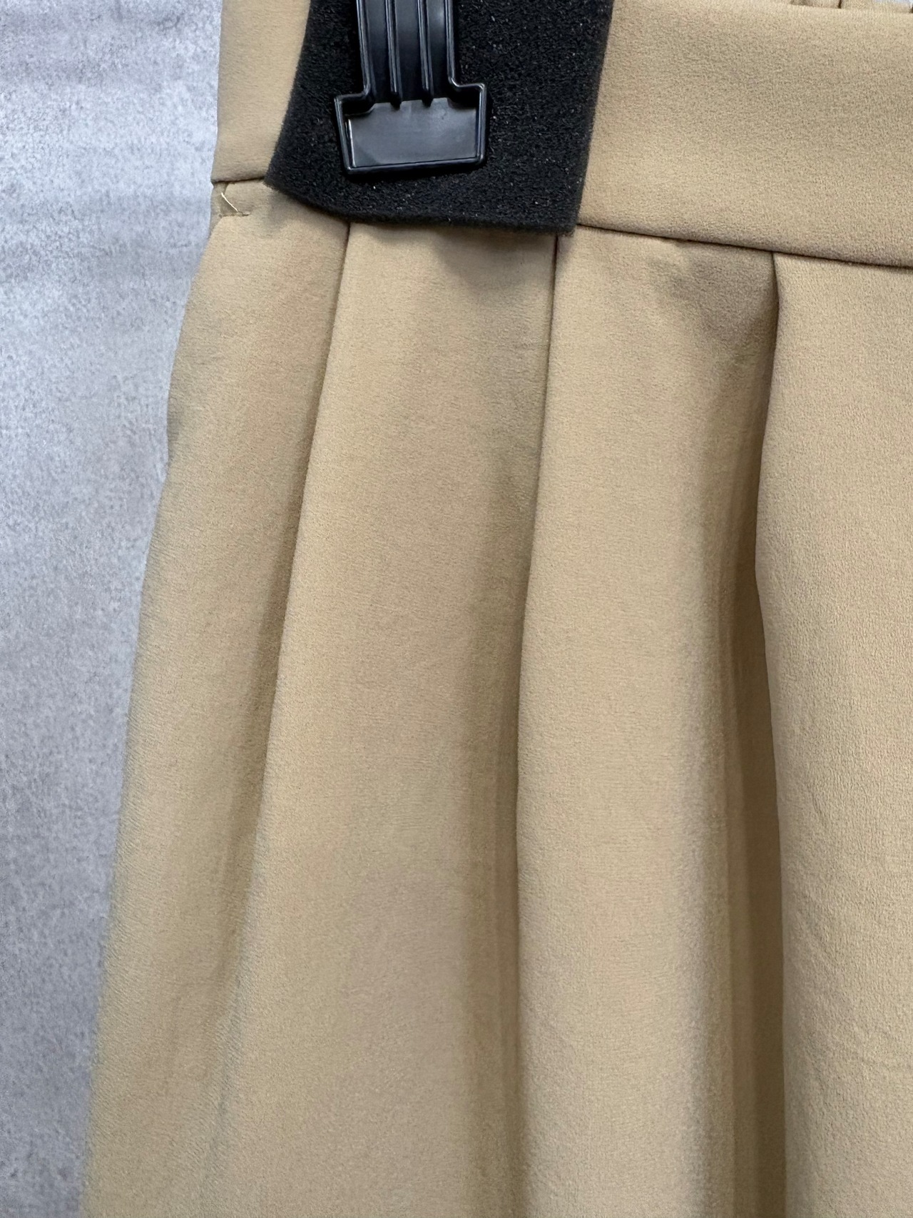 【atelier six】ノルディス　タックワイドパンツ　21267390