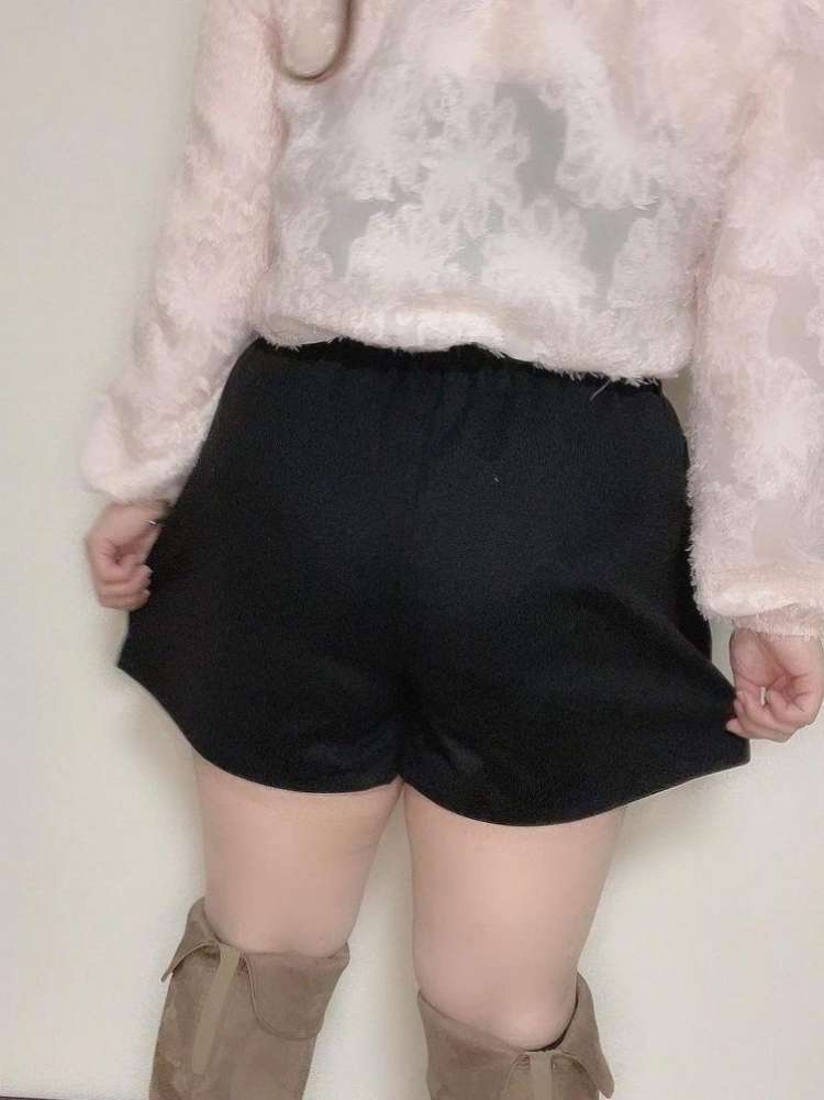 大人可愛い美シルエットアイテム ハイウエストAラインショートパンツ