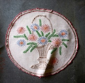 フランス 44c とろりとしたリネンと大きな花籠と刺繍クロス テーブルセンター アンティーク