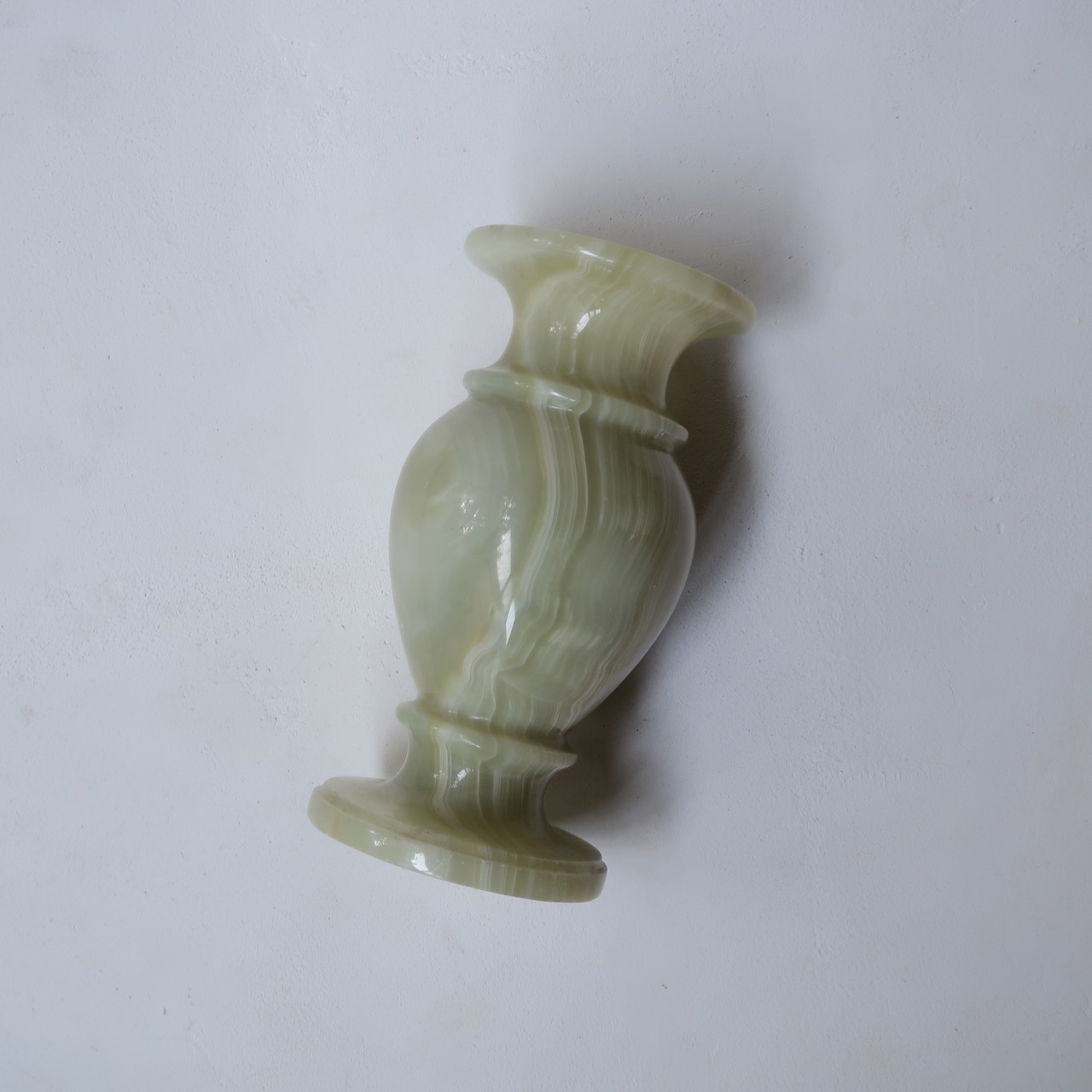 グリーンの石の花瓶