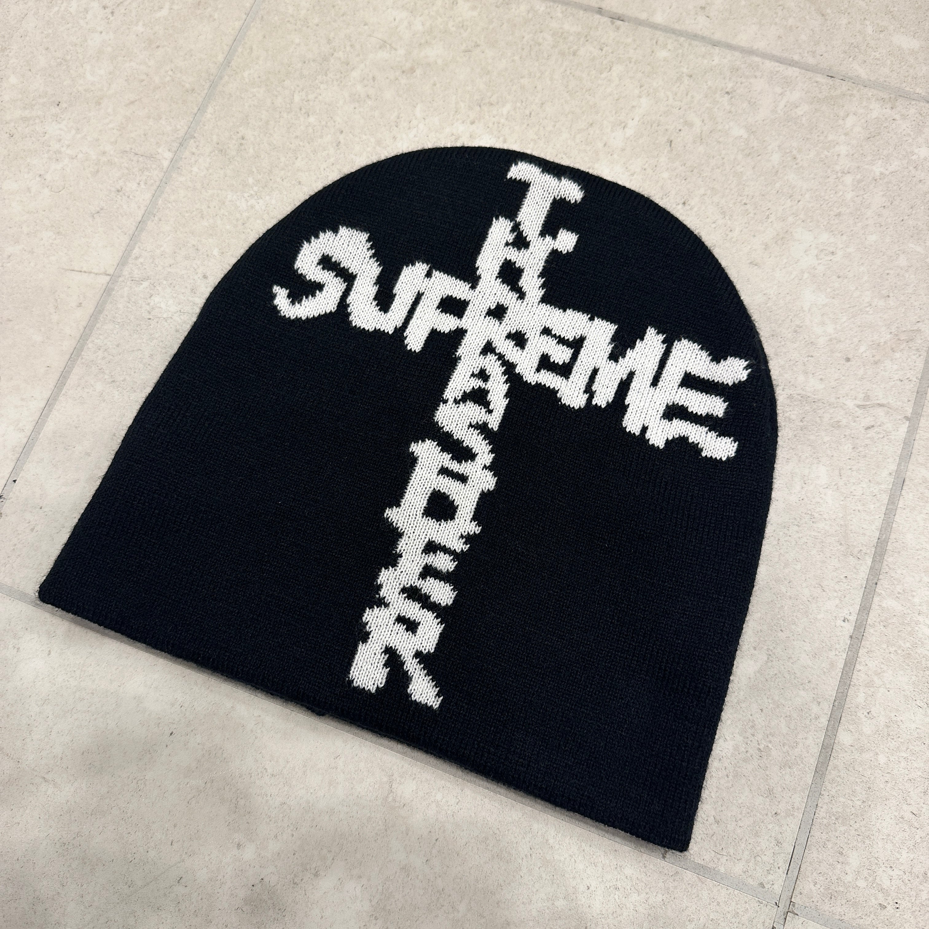 SUPREME THRASHER CROSS CUFFLESS BEANIE BLACK ⑧ | safarionline