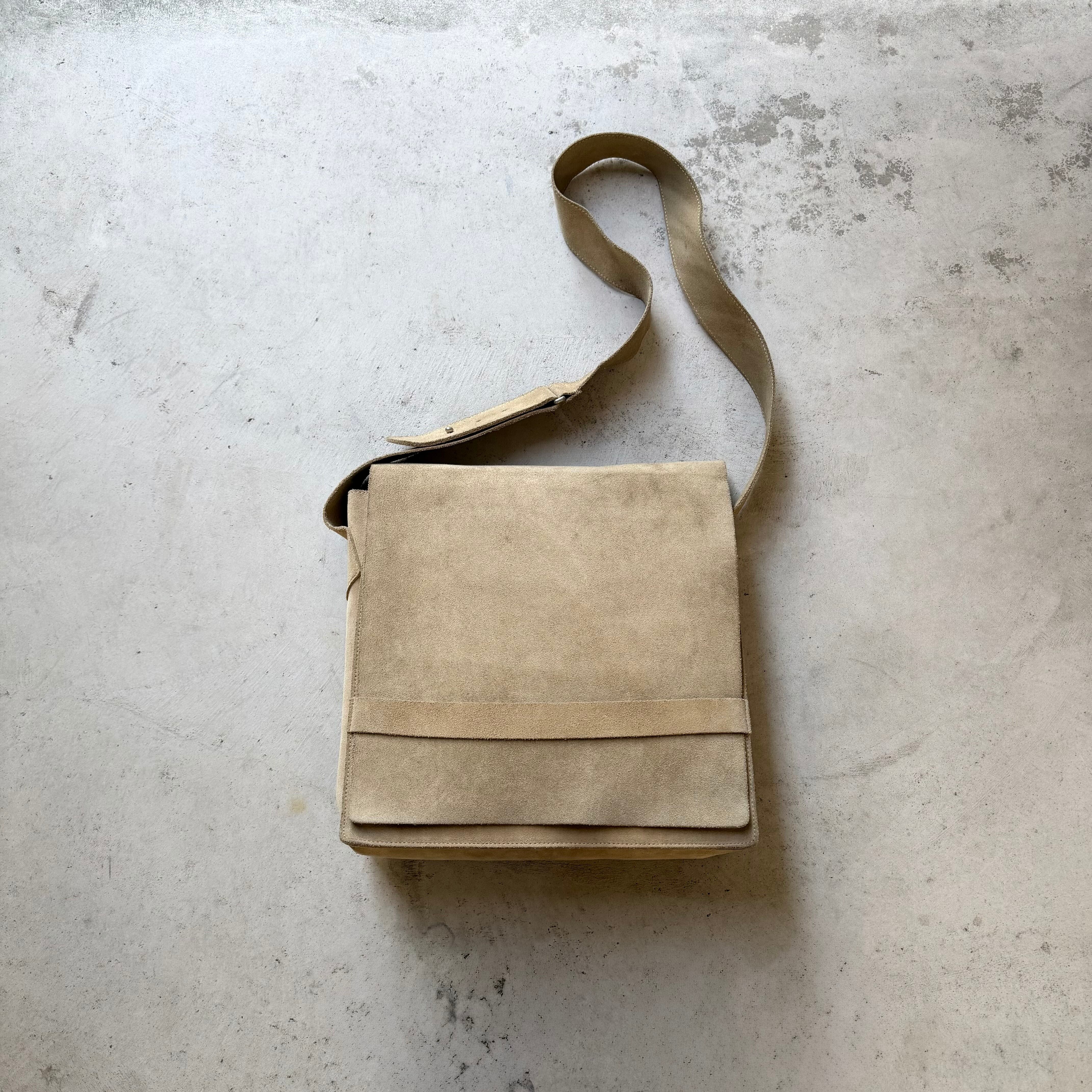 90s A.P.C. beige suede leather shoulder record bag | JESUS ARTOIS