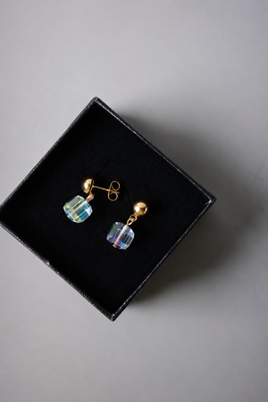 Daniel et Lili【 Vintage 50’s Swarovski Cube Pierce】