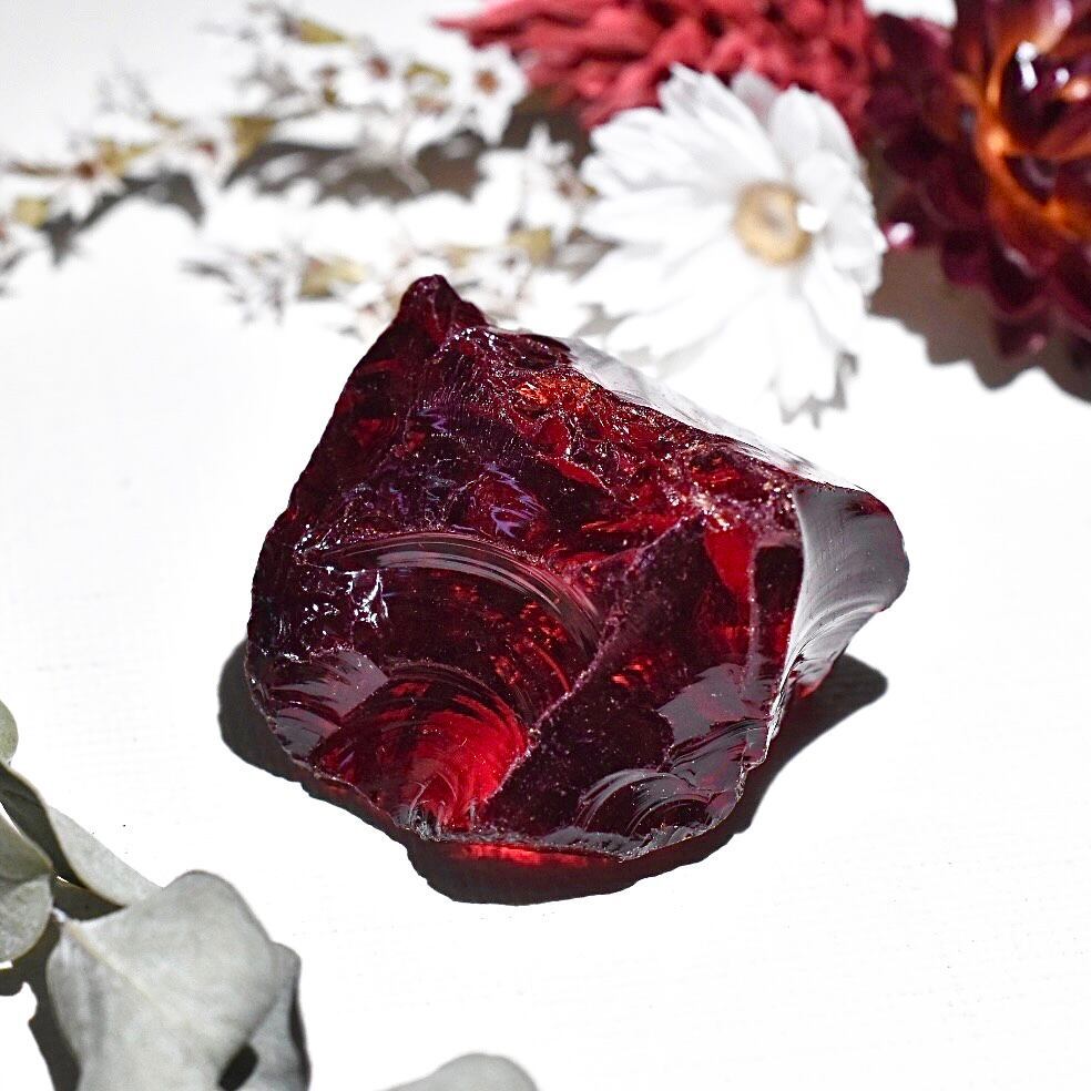 インドネシア産アンダラクリスタル原石 ダークレッドB