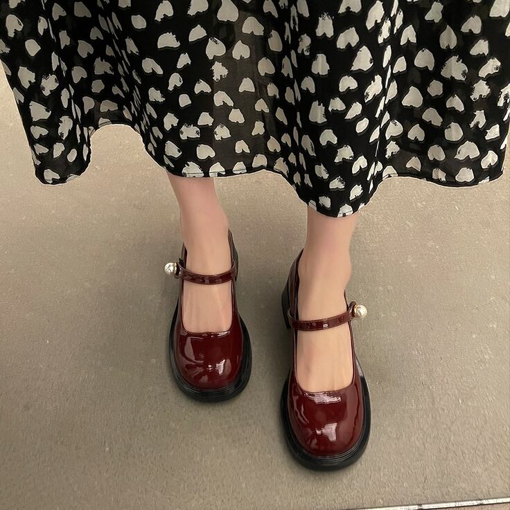 シューズ レディース パンプス ストラップ 靴 くつ ストラップシューズ パール 6cmヒール 可愛い かわいい きれいめ シンプル 上品 オシャレ お洒落 おしゃれ レトロ ラブリー キュート ガーリー 清楚系 清楚 22.5cm 23cm 23.5cm 24cm 24.5cm ブラック レッド ベージュ オールシーズン 誕生日 送料無料 ランチ ディナー 記念日 クリスマス バレンタイン 学生 大学生 デート お出かけ ショッピング 買い物 休日 女子会 旅行 イベント ファッション コーデ モテ