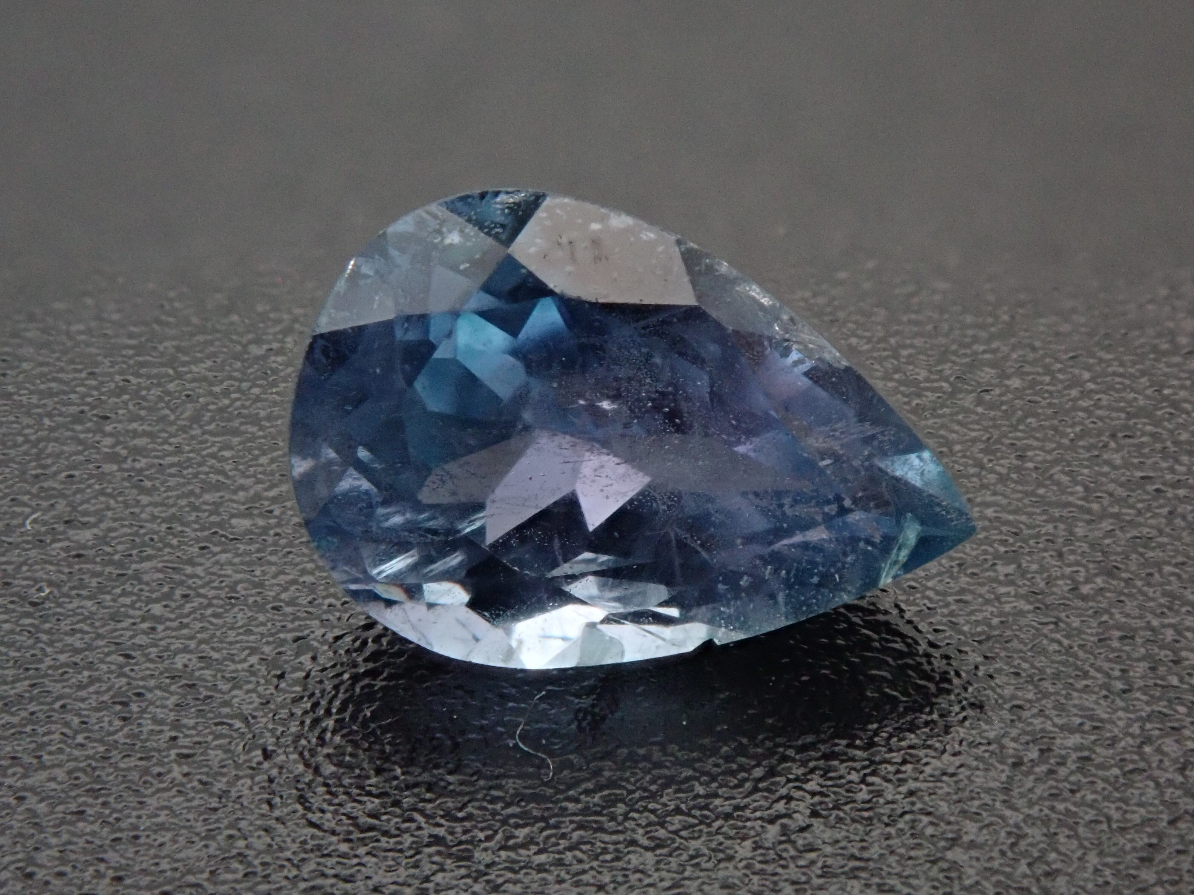 マダガスカル産コーネルピン 0.613ct