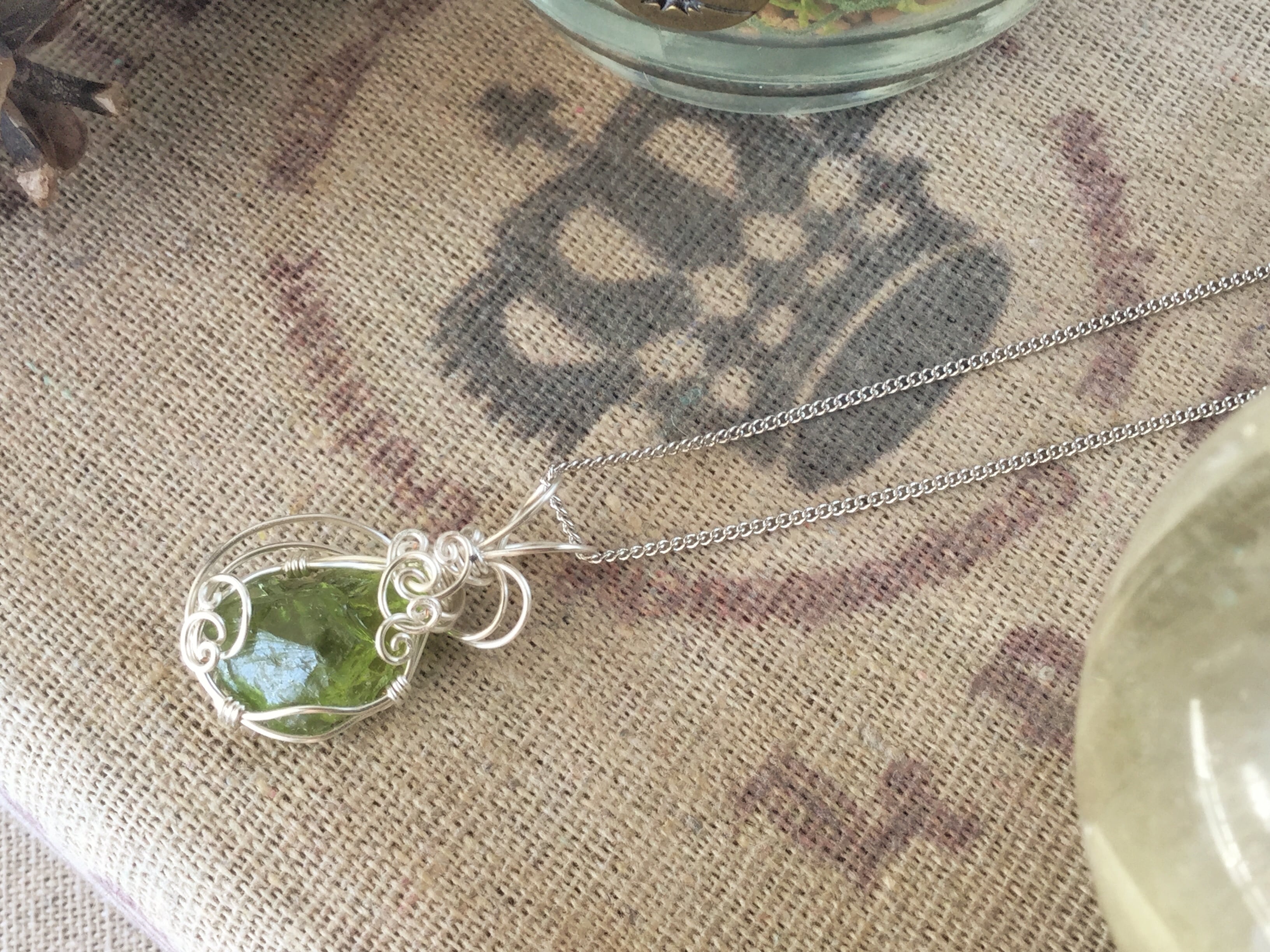 ペリドットのワイヤーペンダント | 天然石ワイヤーアクセサリー専門店