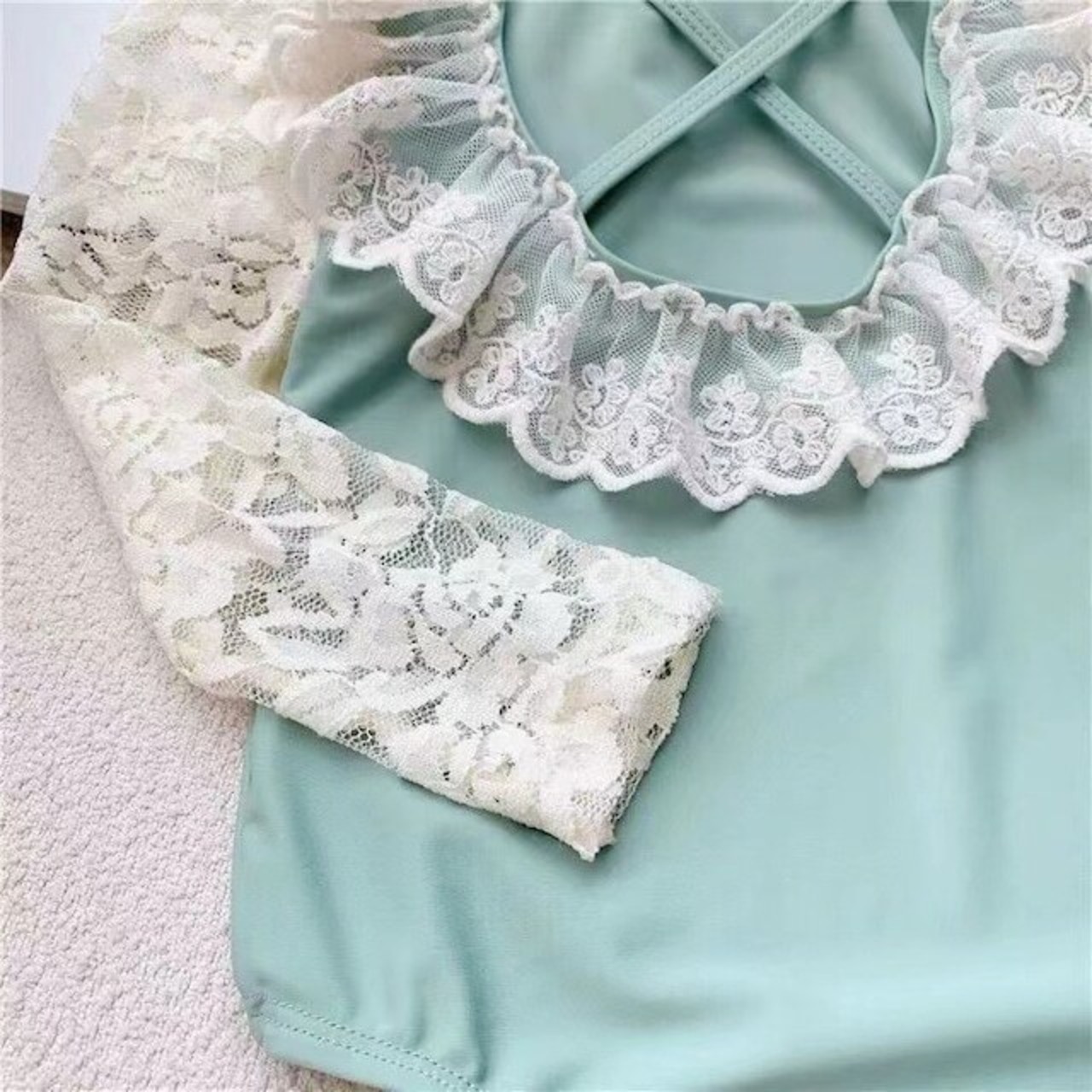 レースカラー長袖水着